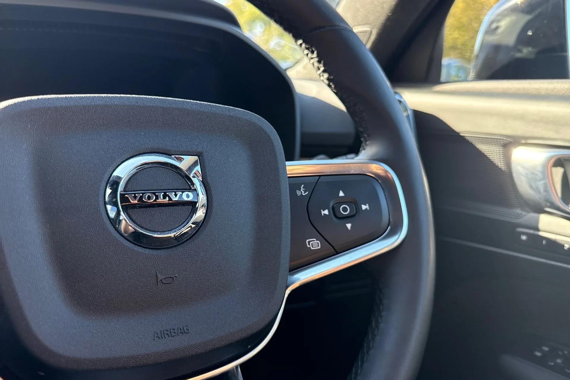 Volvo XC40 thumbnail image number 36