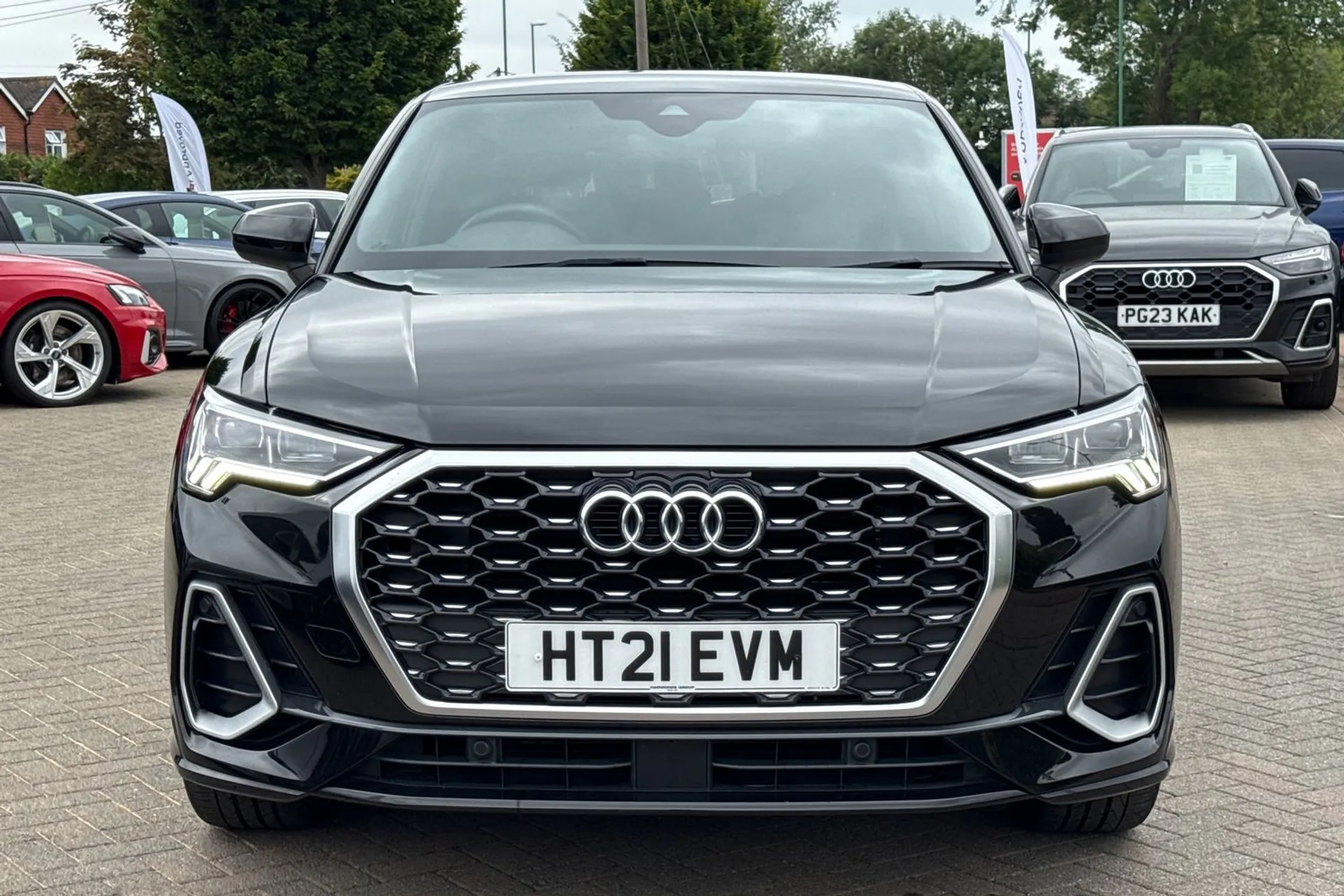 Audi Q3 thumbnail image number 24