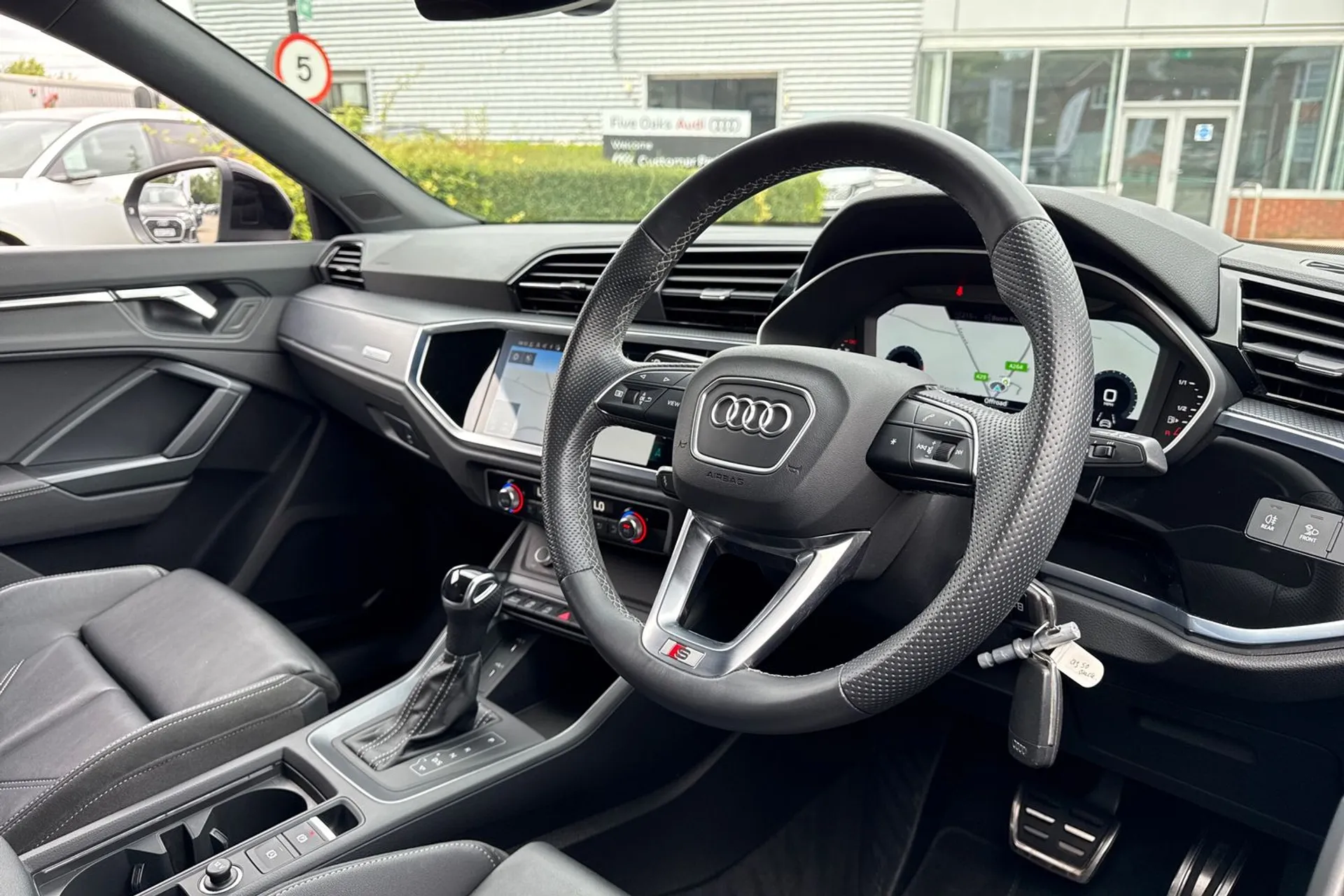 Audi Q3 thumbnail image number 27