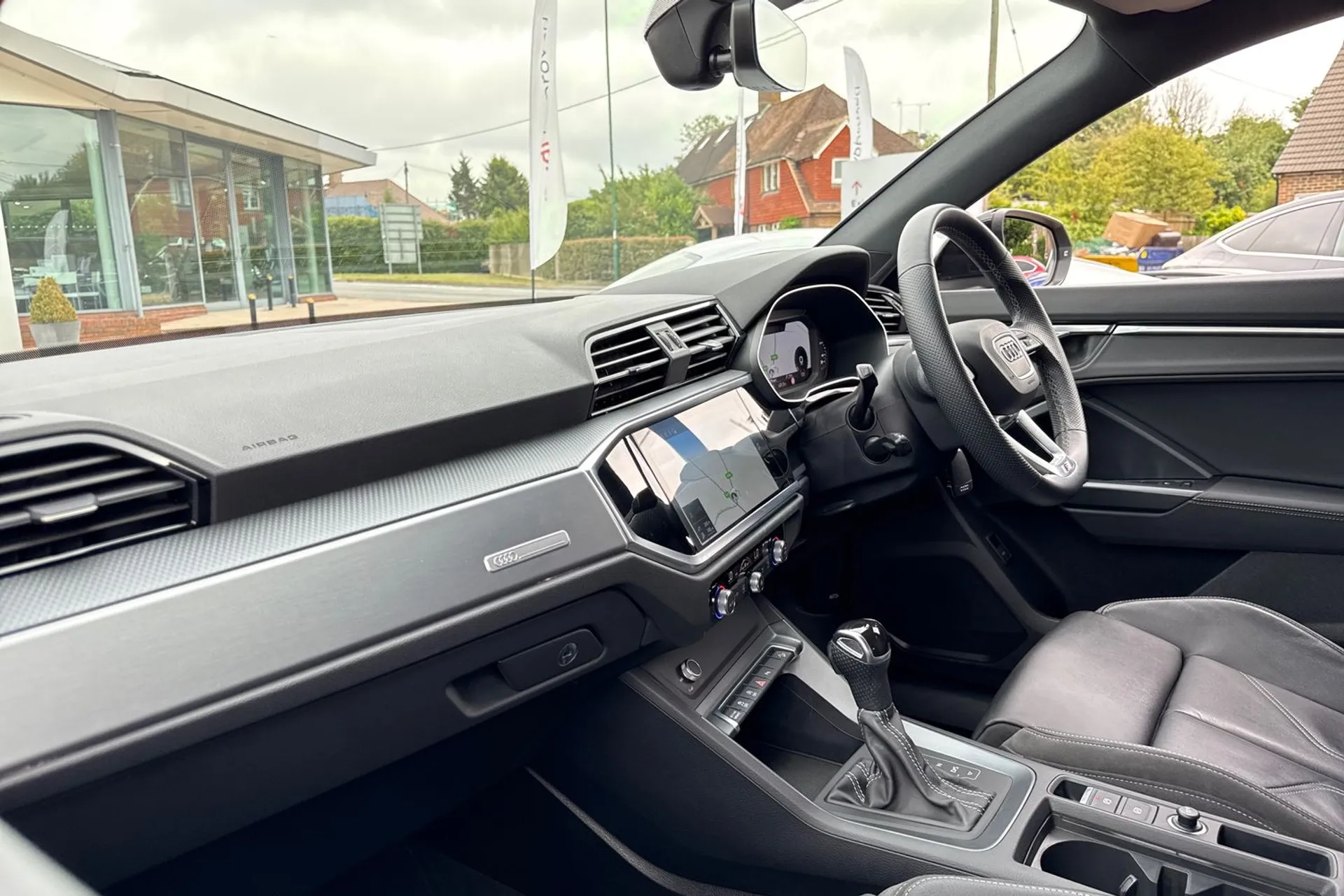 Audi Q3 thumbnail image number 28