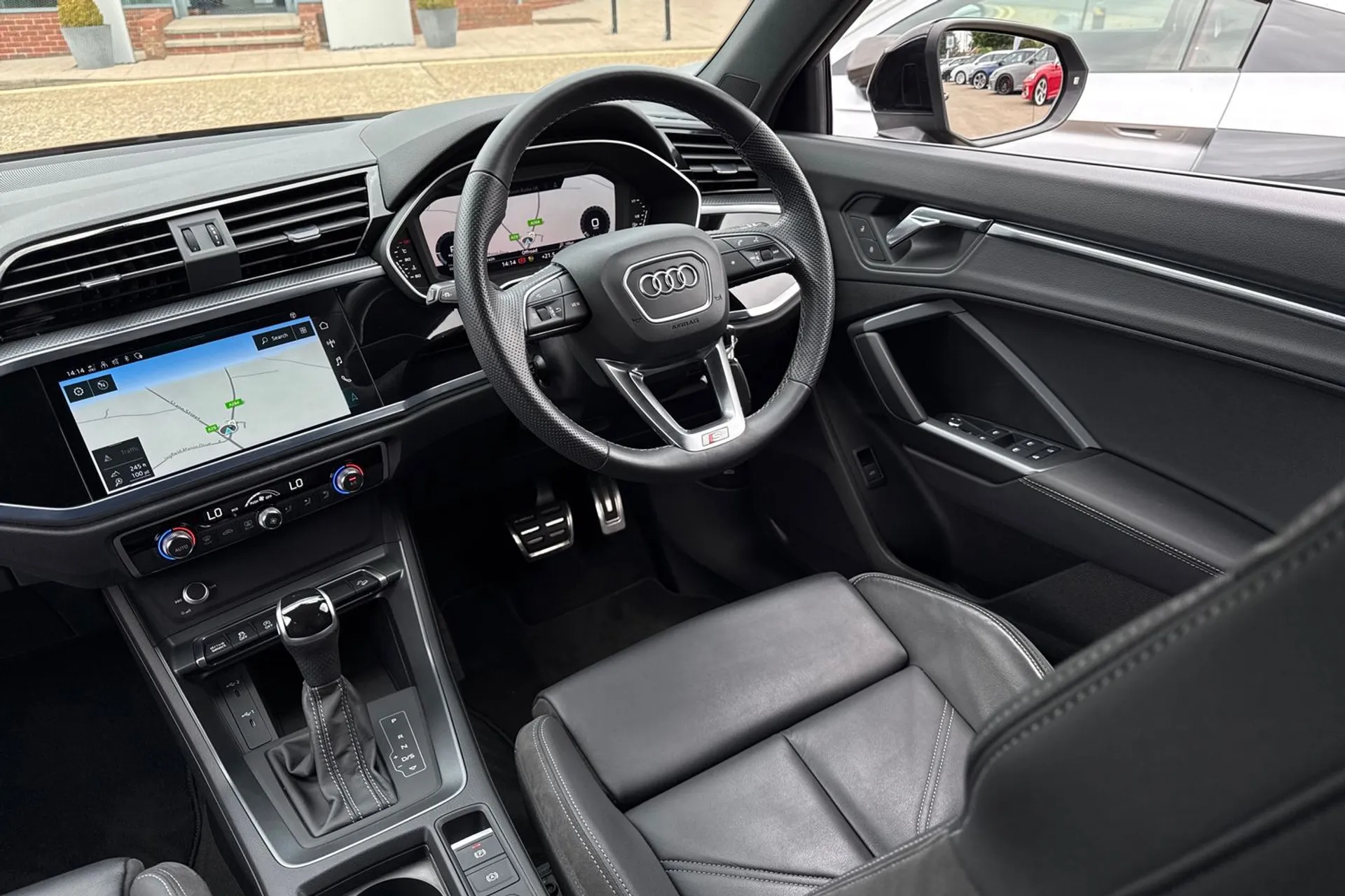 Audi Q3 thumbnail image number 37