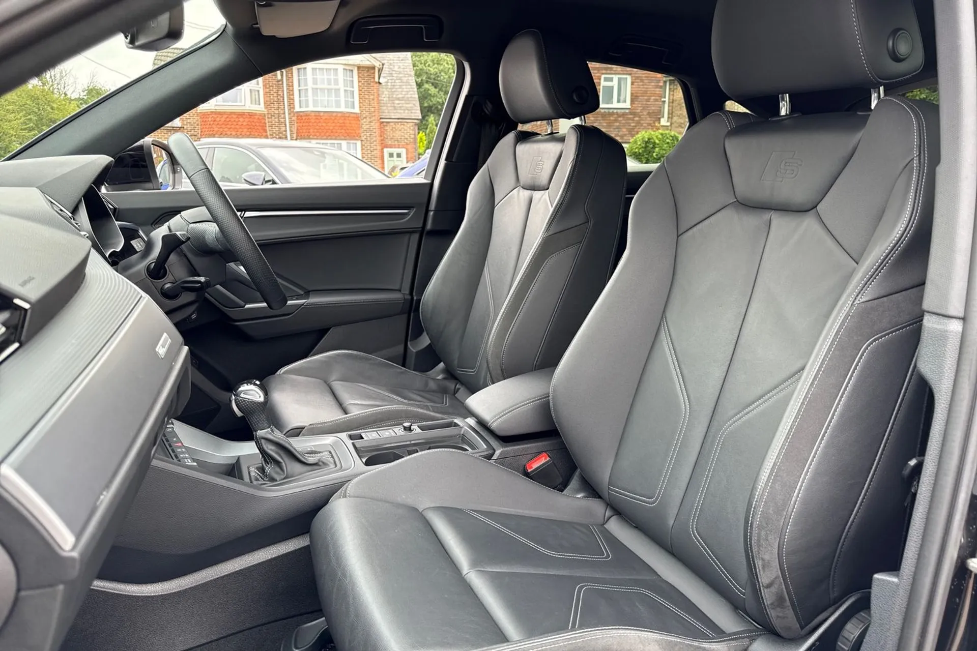 Audi Q3 thumbnail image number 29
