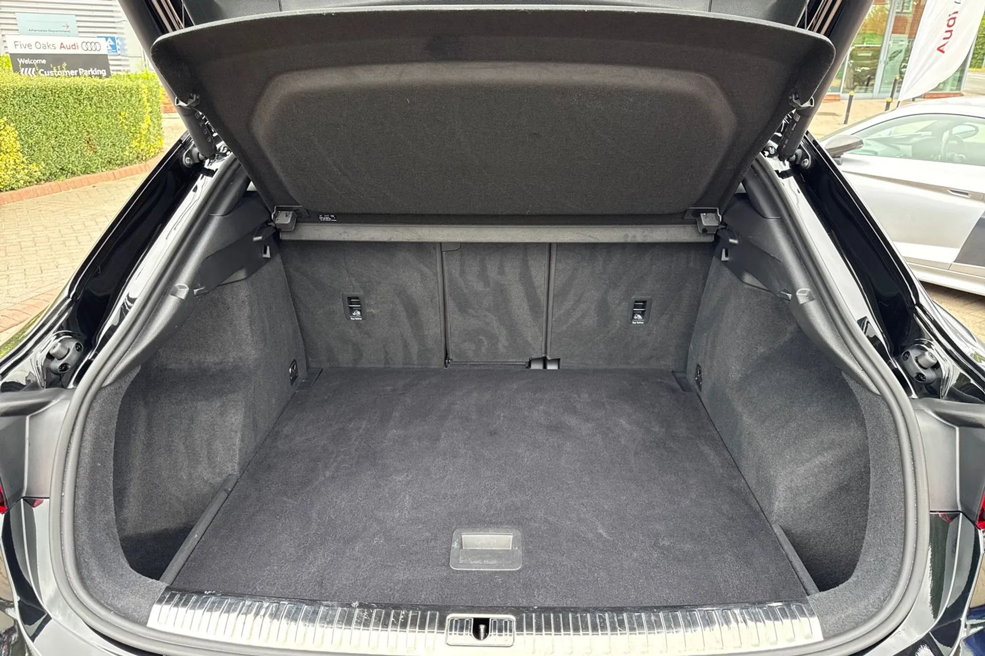 Audi Q3 thumbnail image number 30
