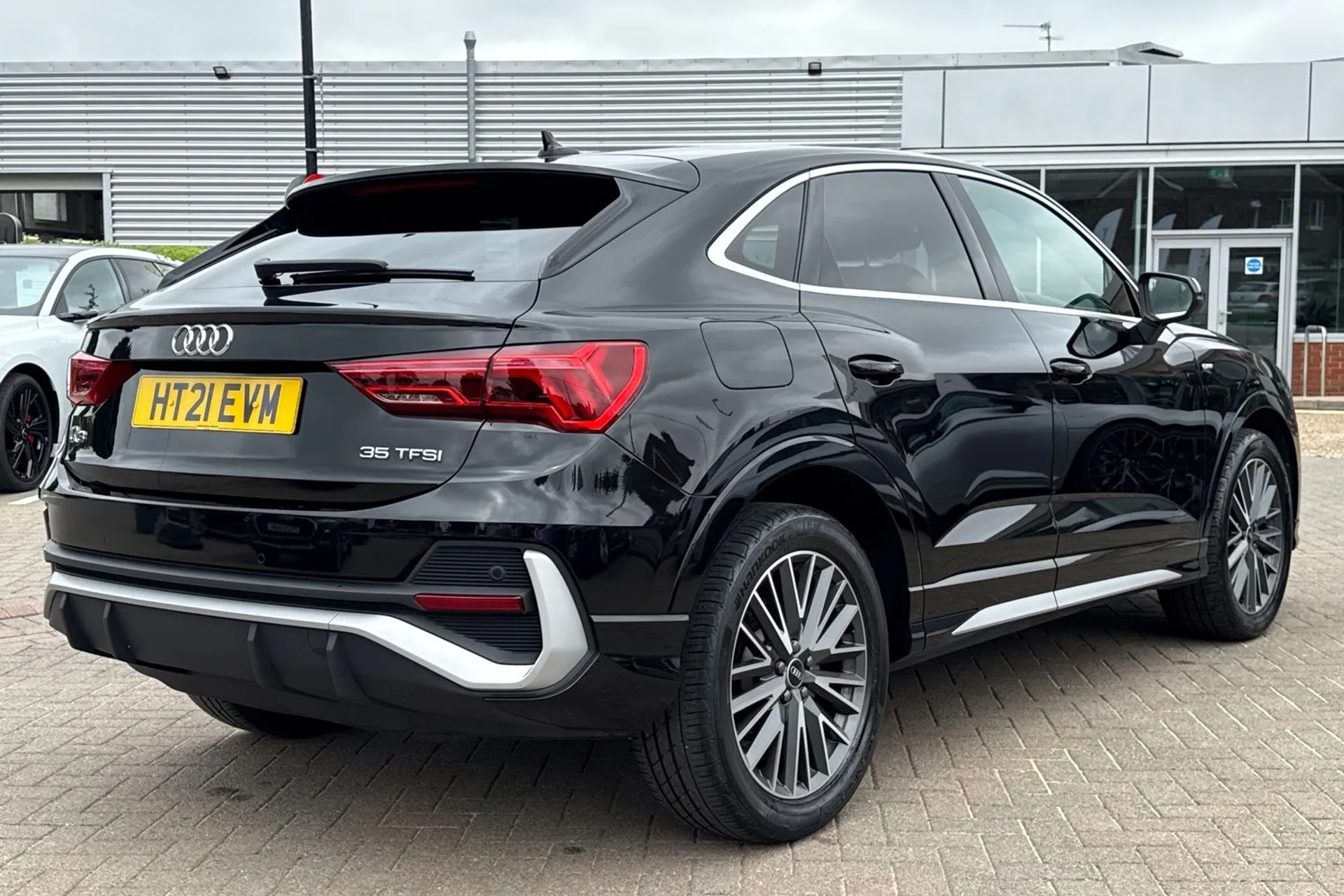 Audi Q3 thumbnail image number 4