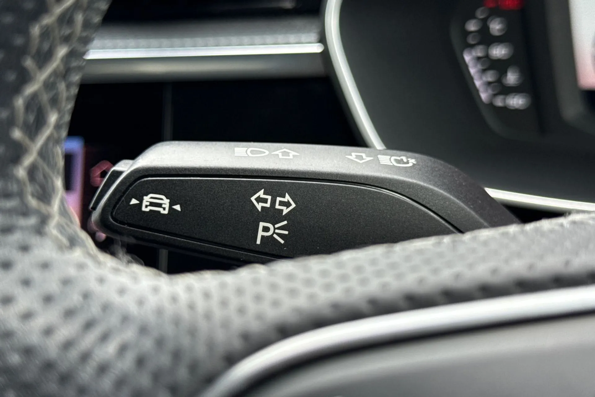Audi Q3 thumbnail image number 17
