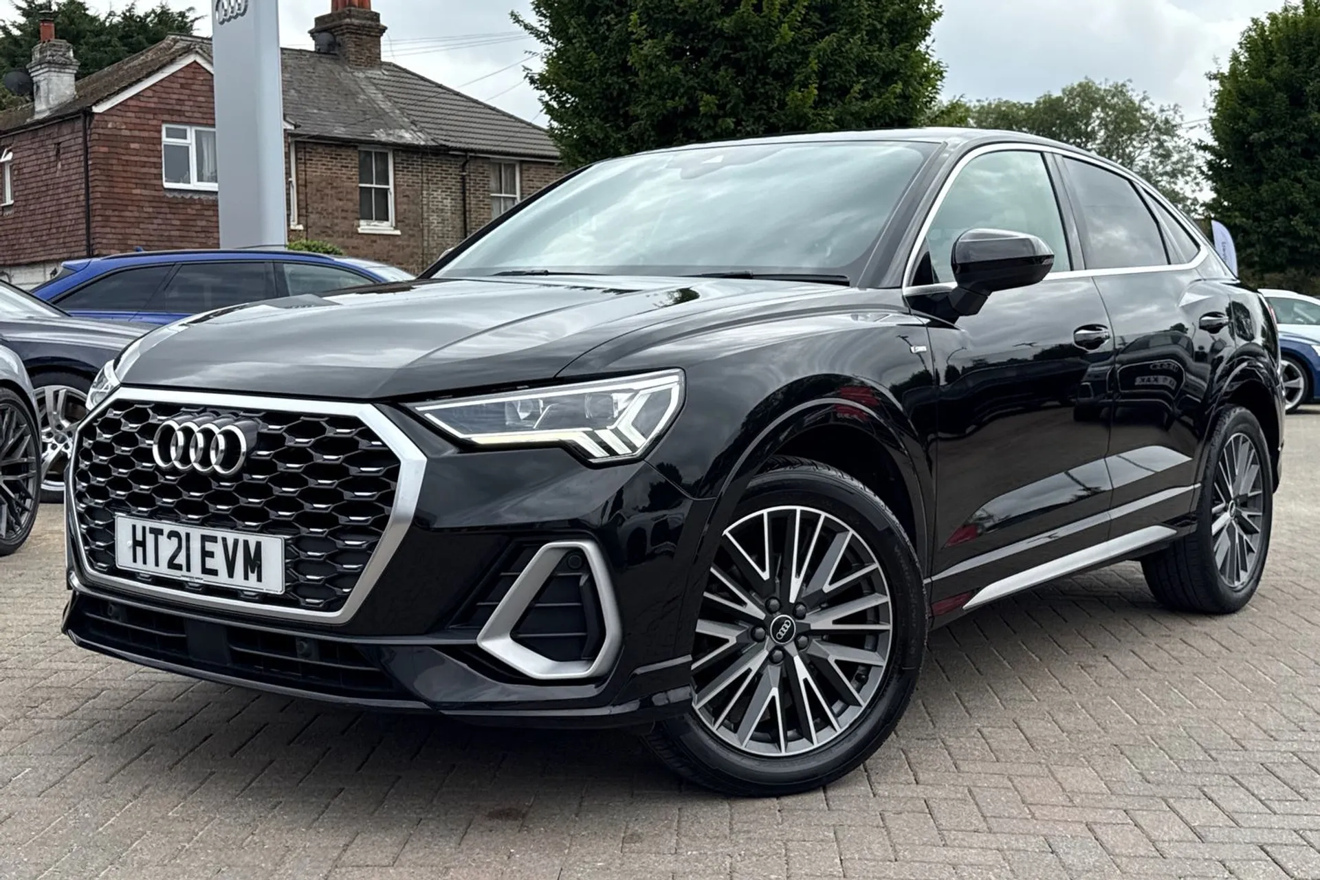 Audi Q3 thumbnail image number 25