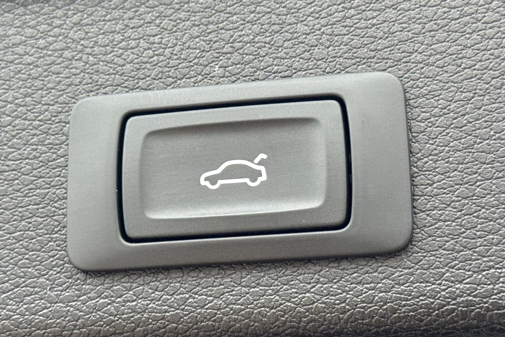 Audi Q3 thumbnail image number 32