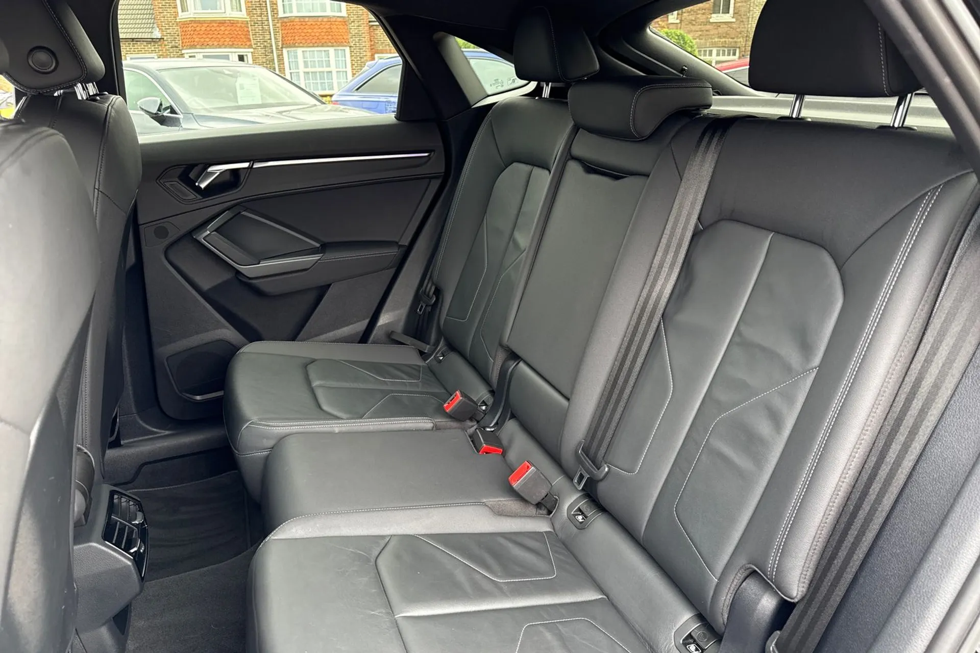 Audi Q3 thumbnail image number 38