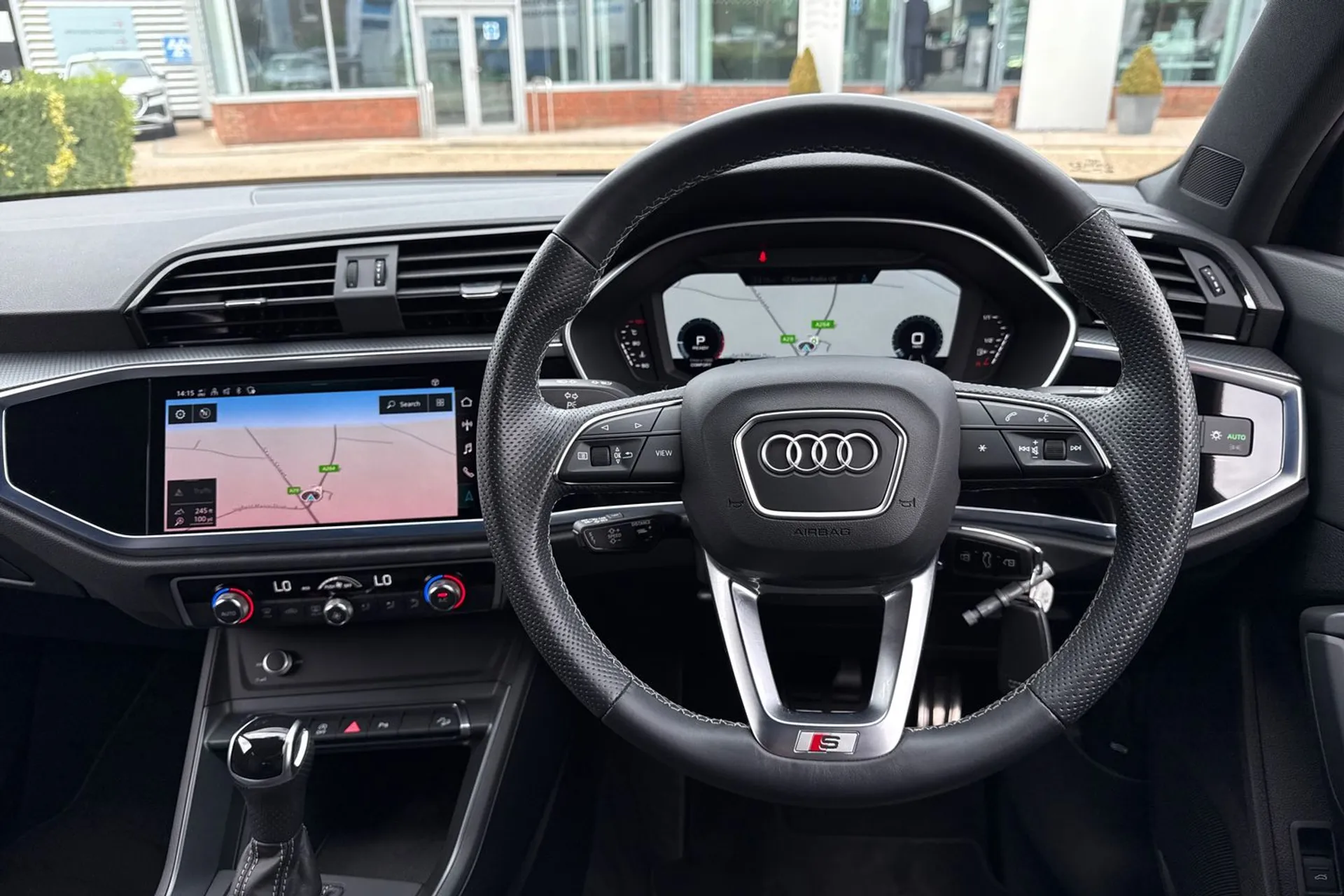 Audi Q3 thumbnail image number 36