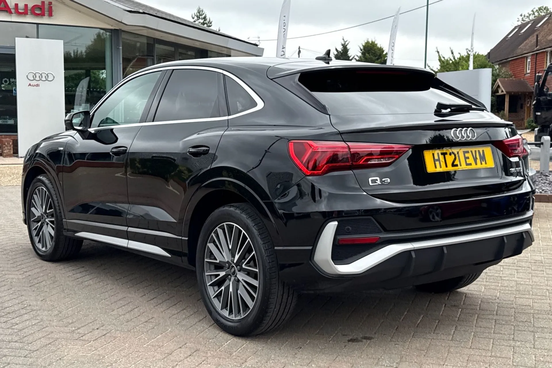 Audi Q3 thumbnail image number 6