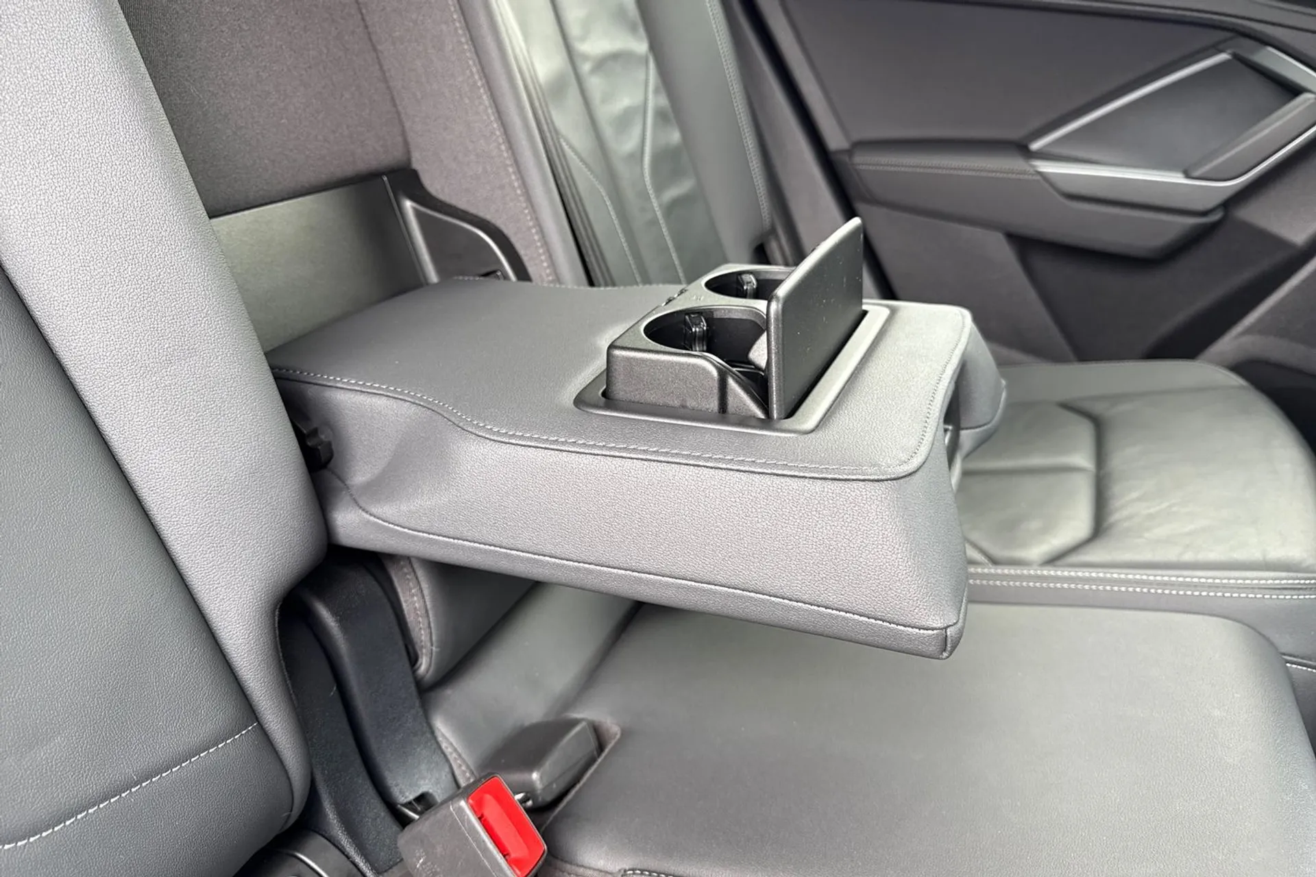 Audi Q3 thumbnail image number 41