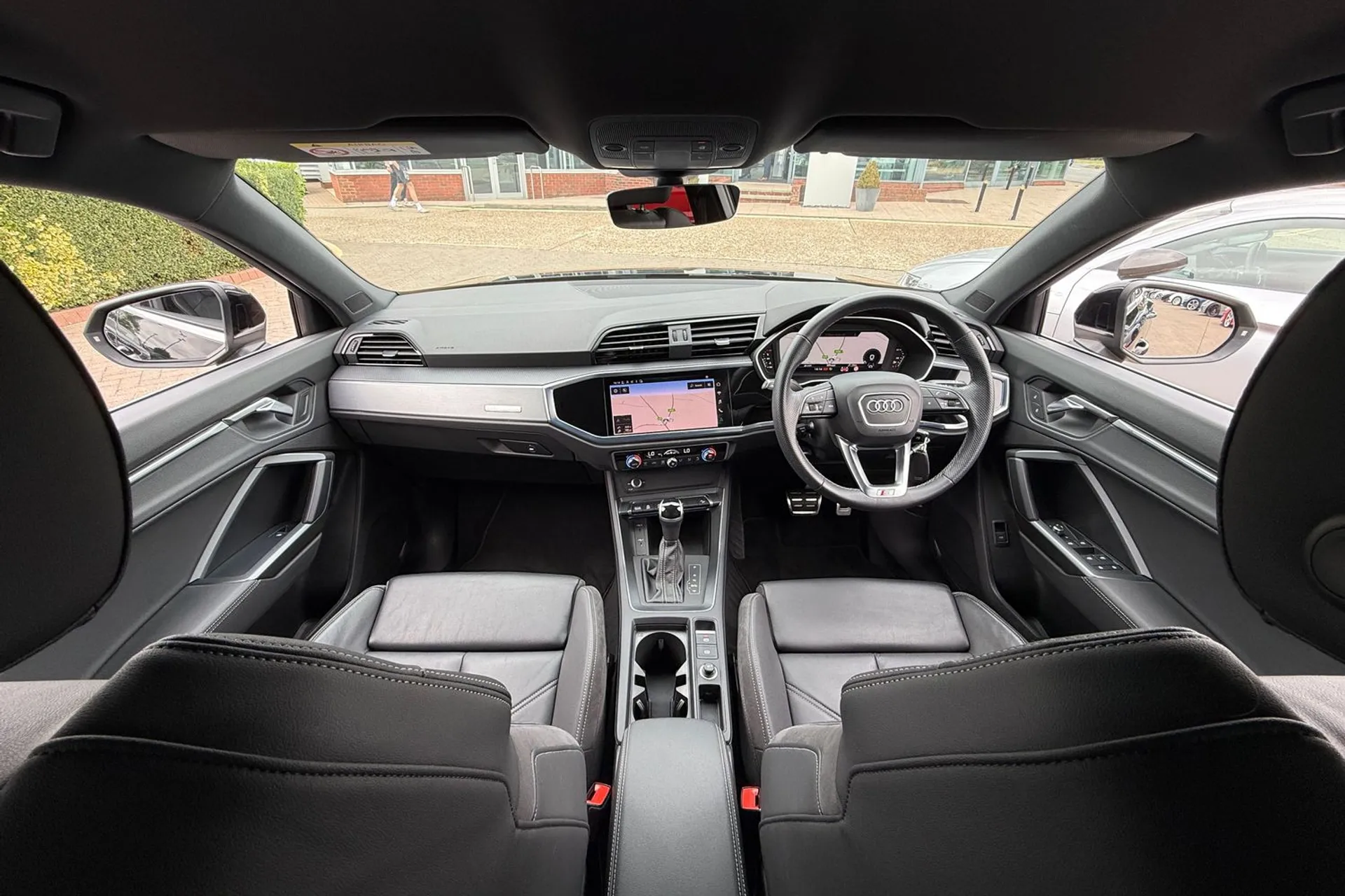 Audi Q3 thumbnail image number 3