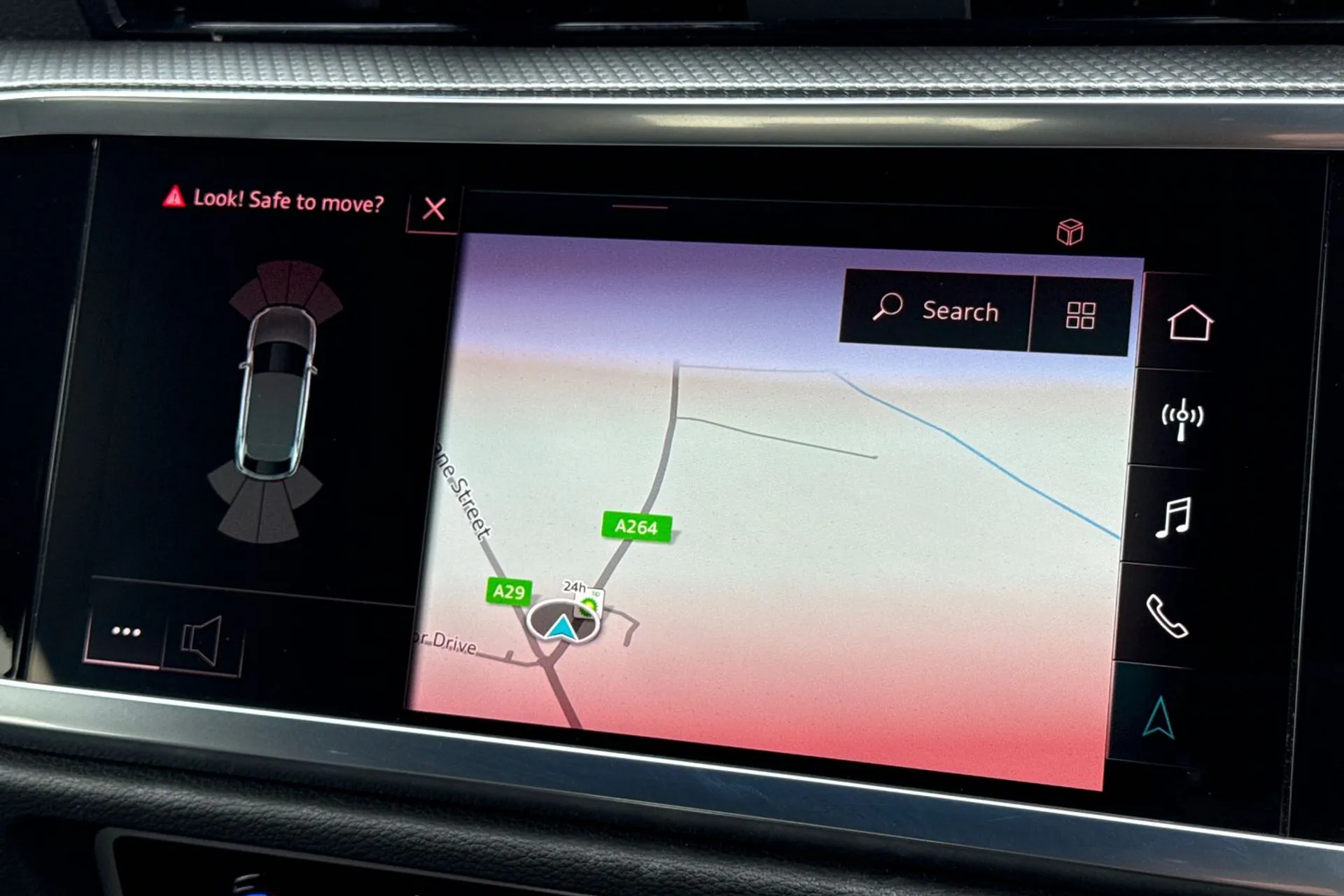 Audi Q3 thumbnail image number 11