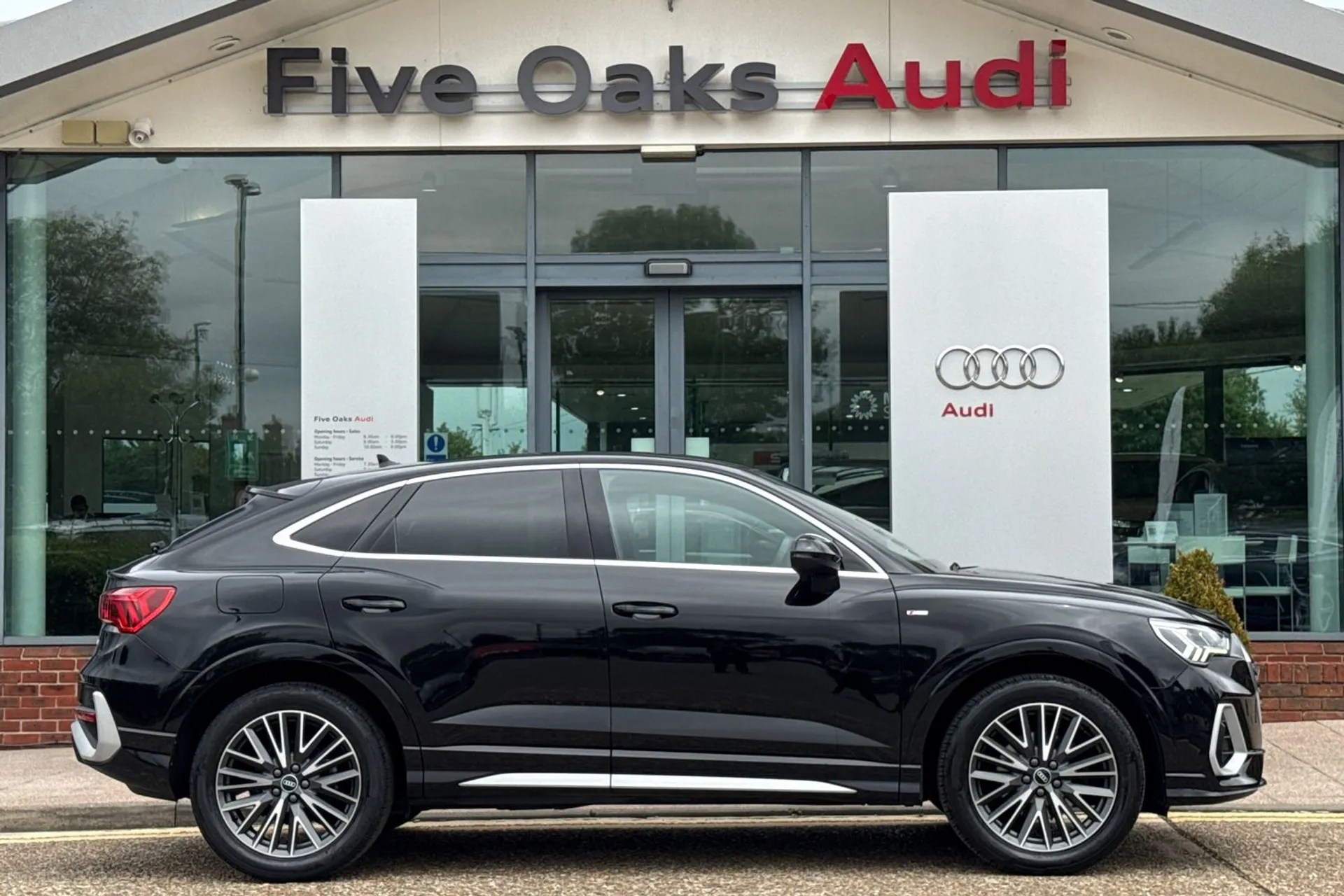 Audi Q3 thumbnail image number 2