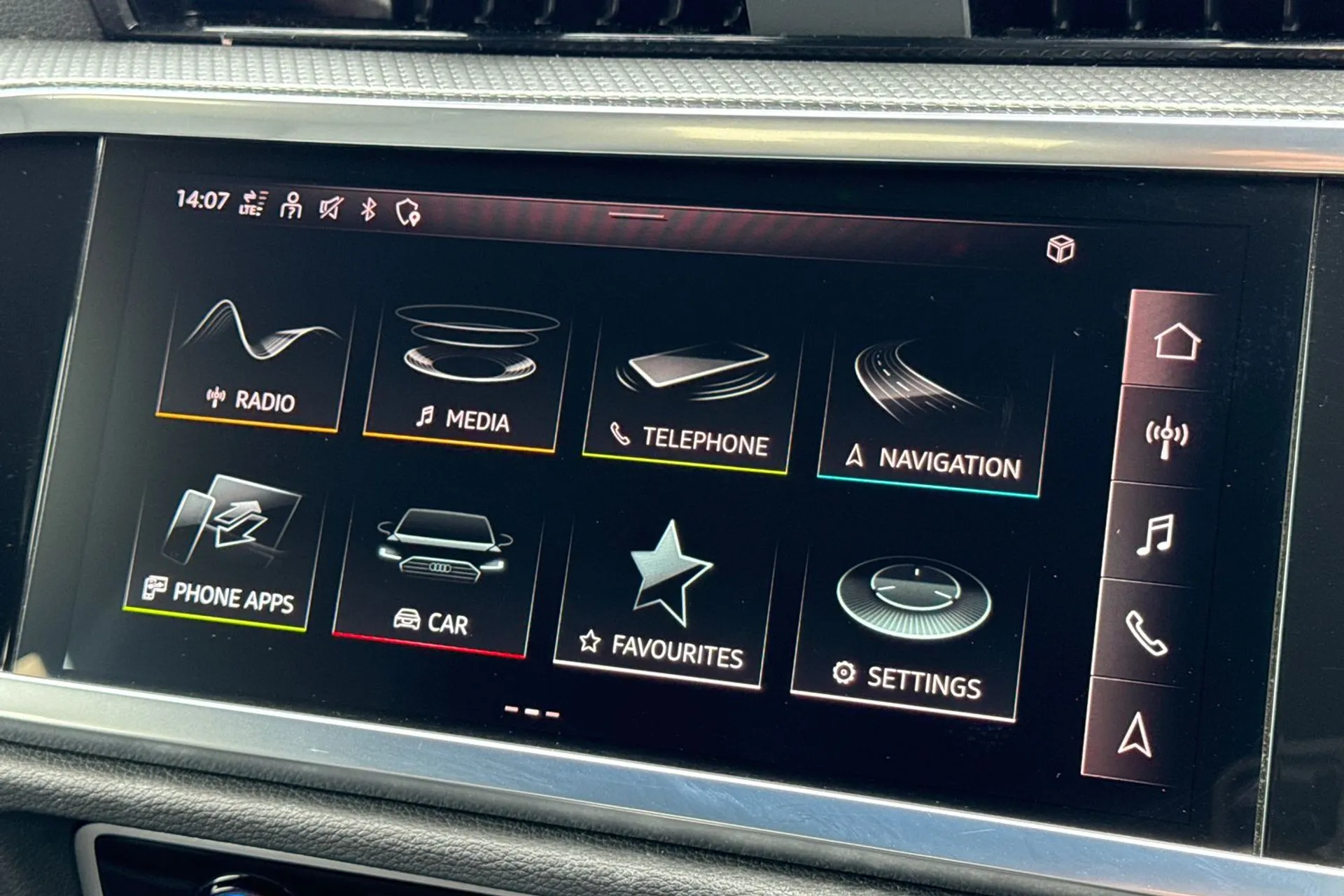 Audi Q3 thumbnail image number 13