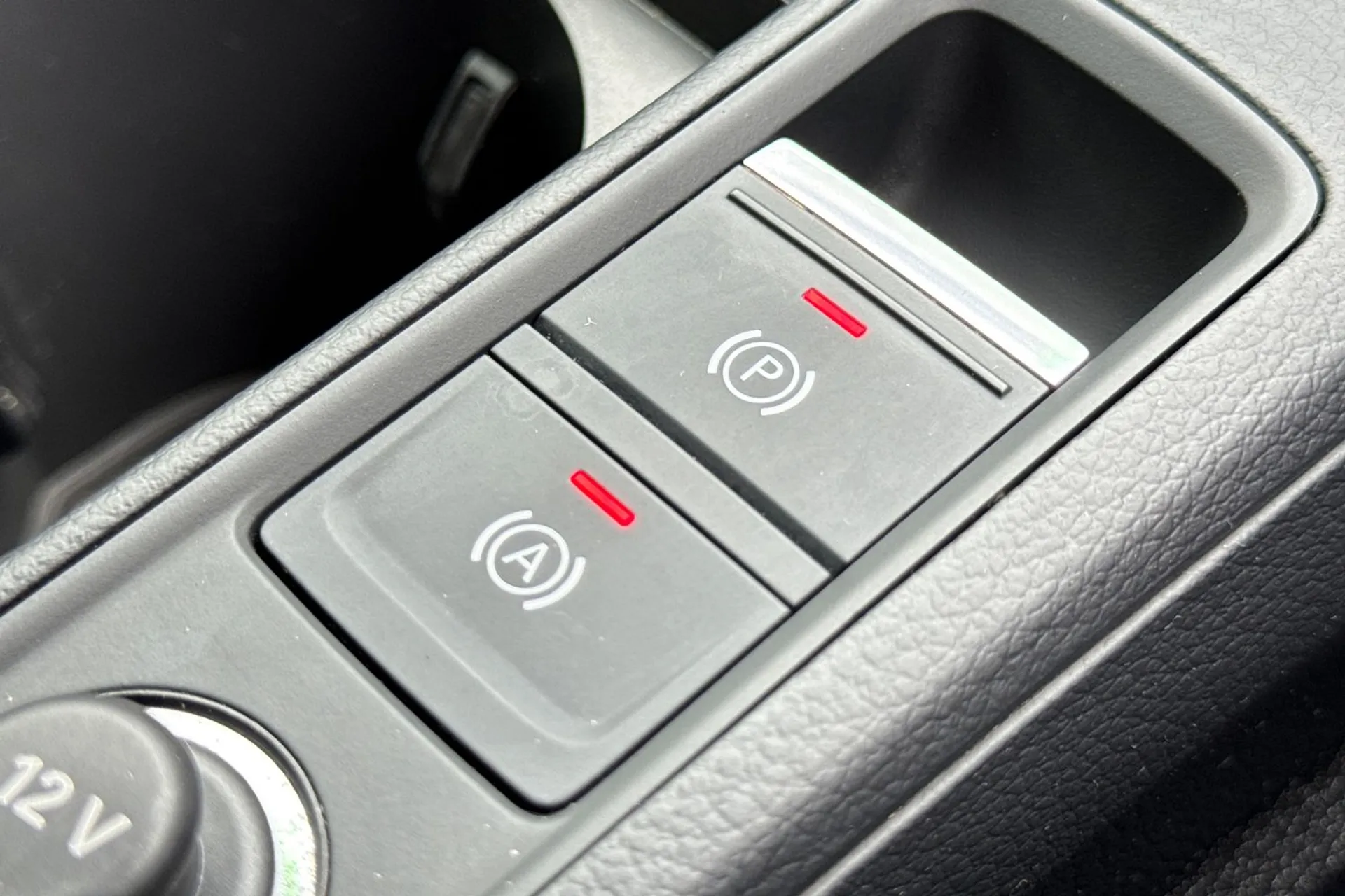 Audi Q3 thumbnail image number 35