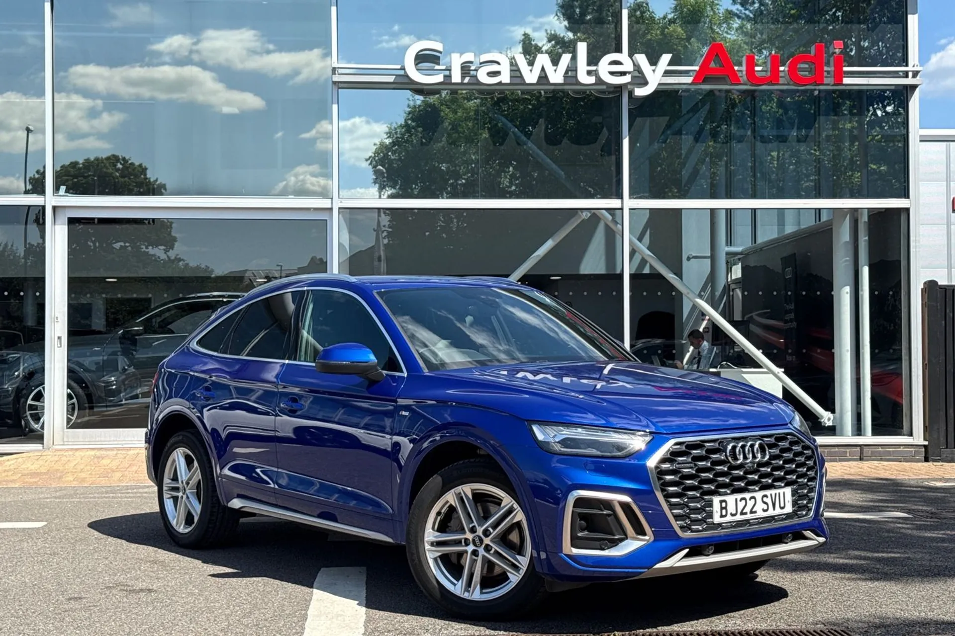 Audi Q5 focused image