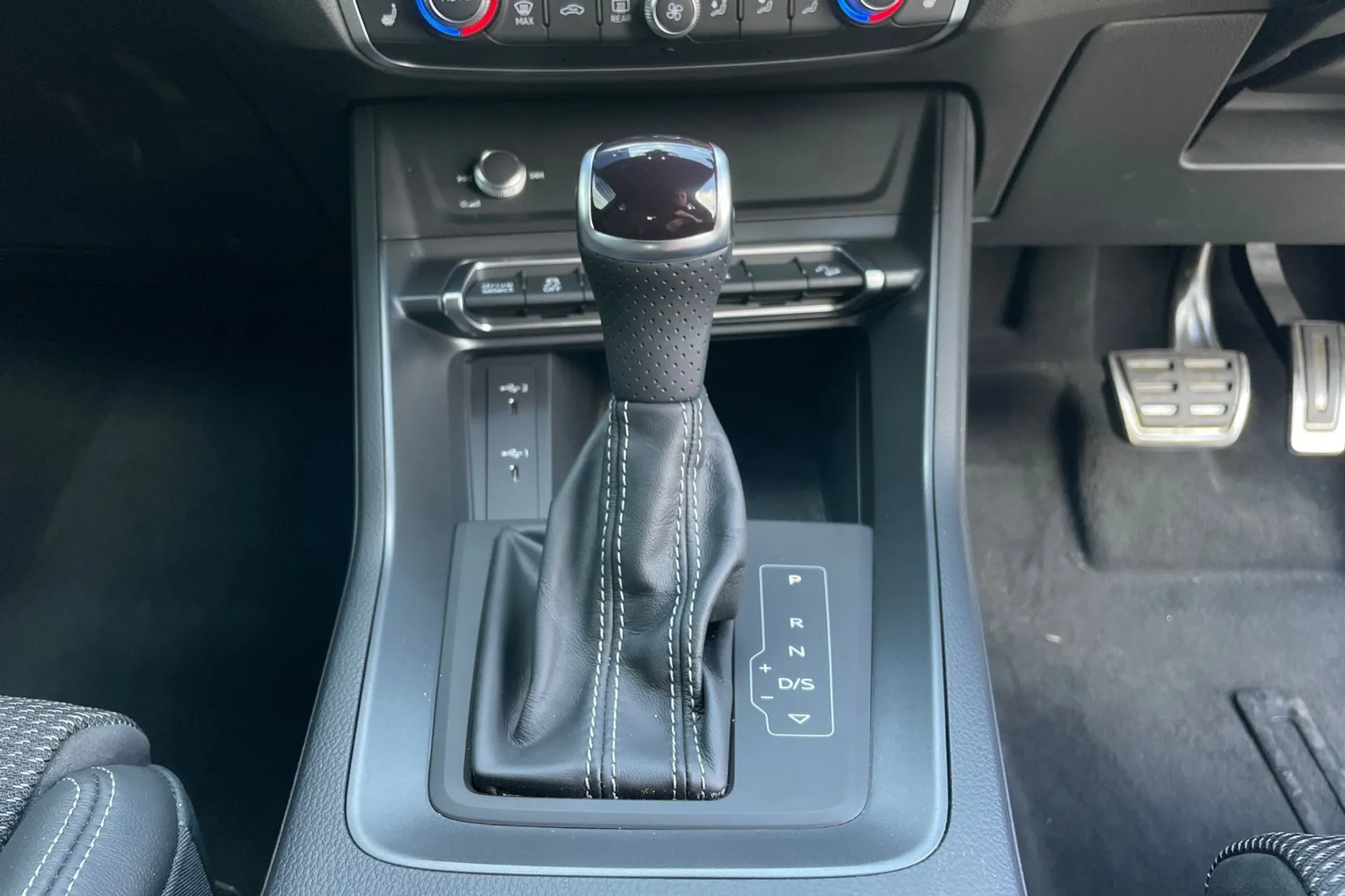 Audi Q3 thumbnail image number 41