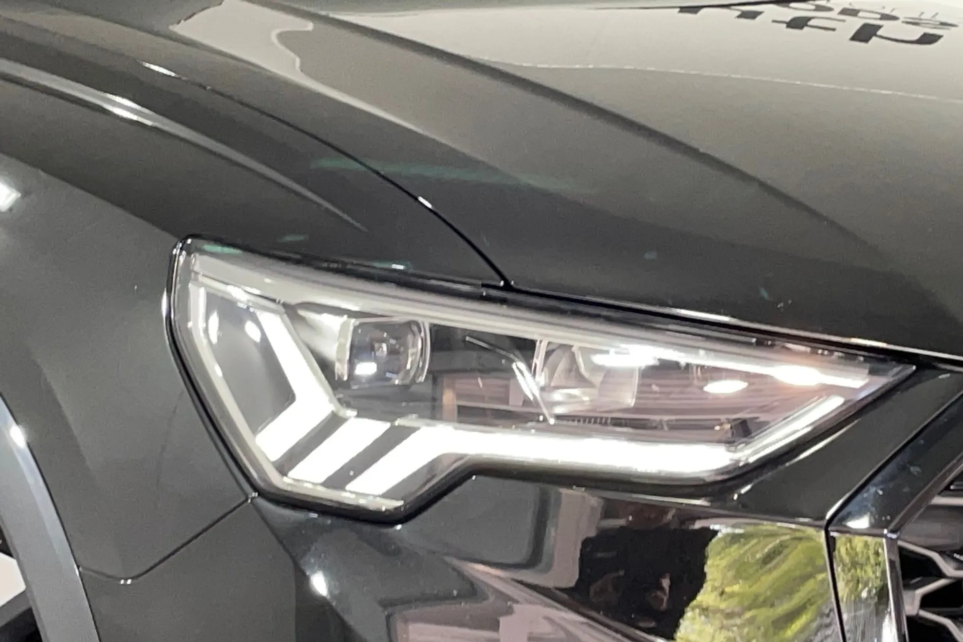 Audi Q3 thumbnail image number 23