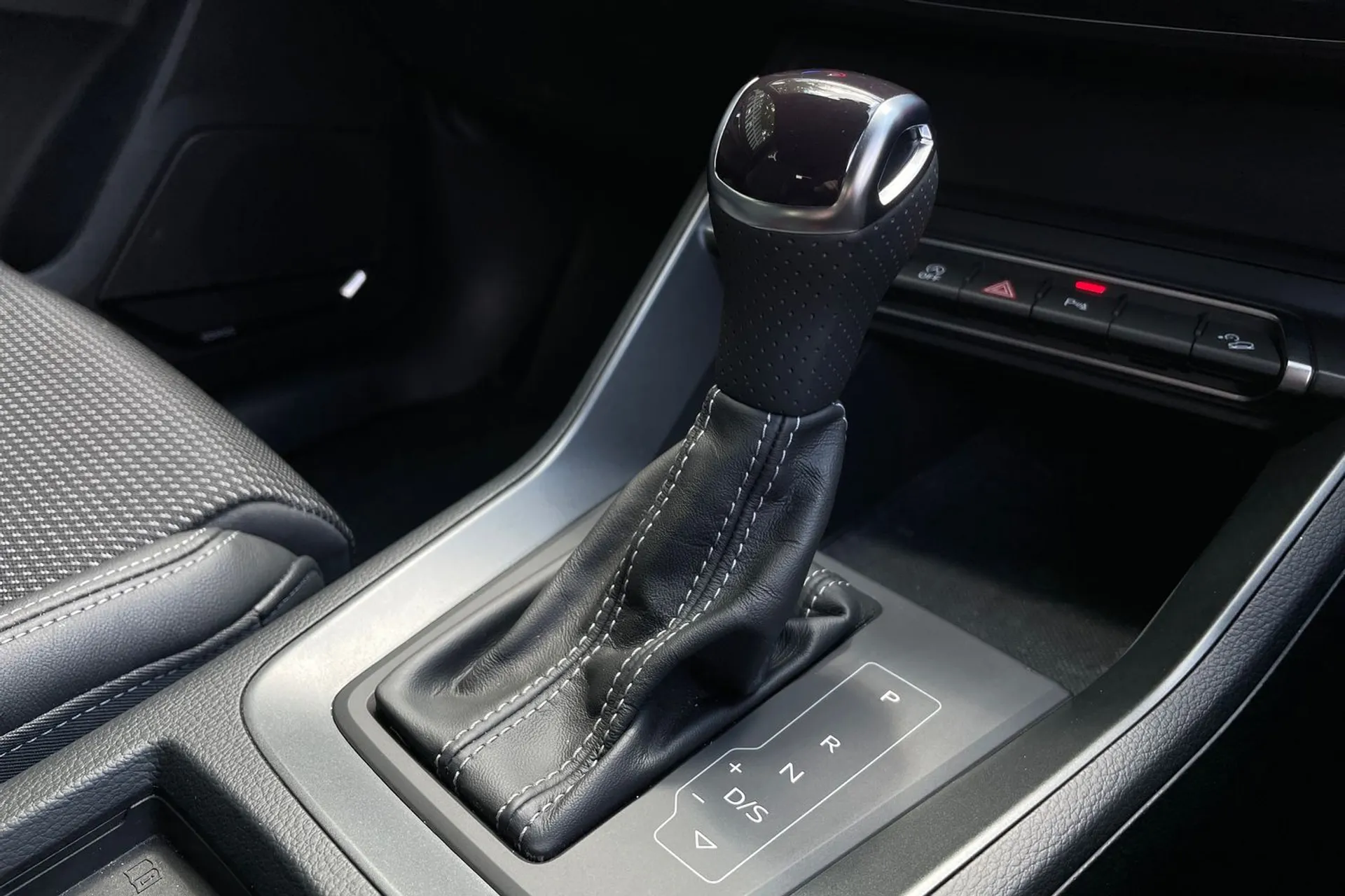Audi Q3 thumbnail image number 37