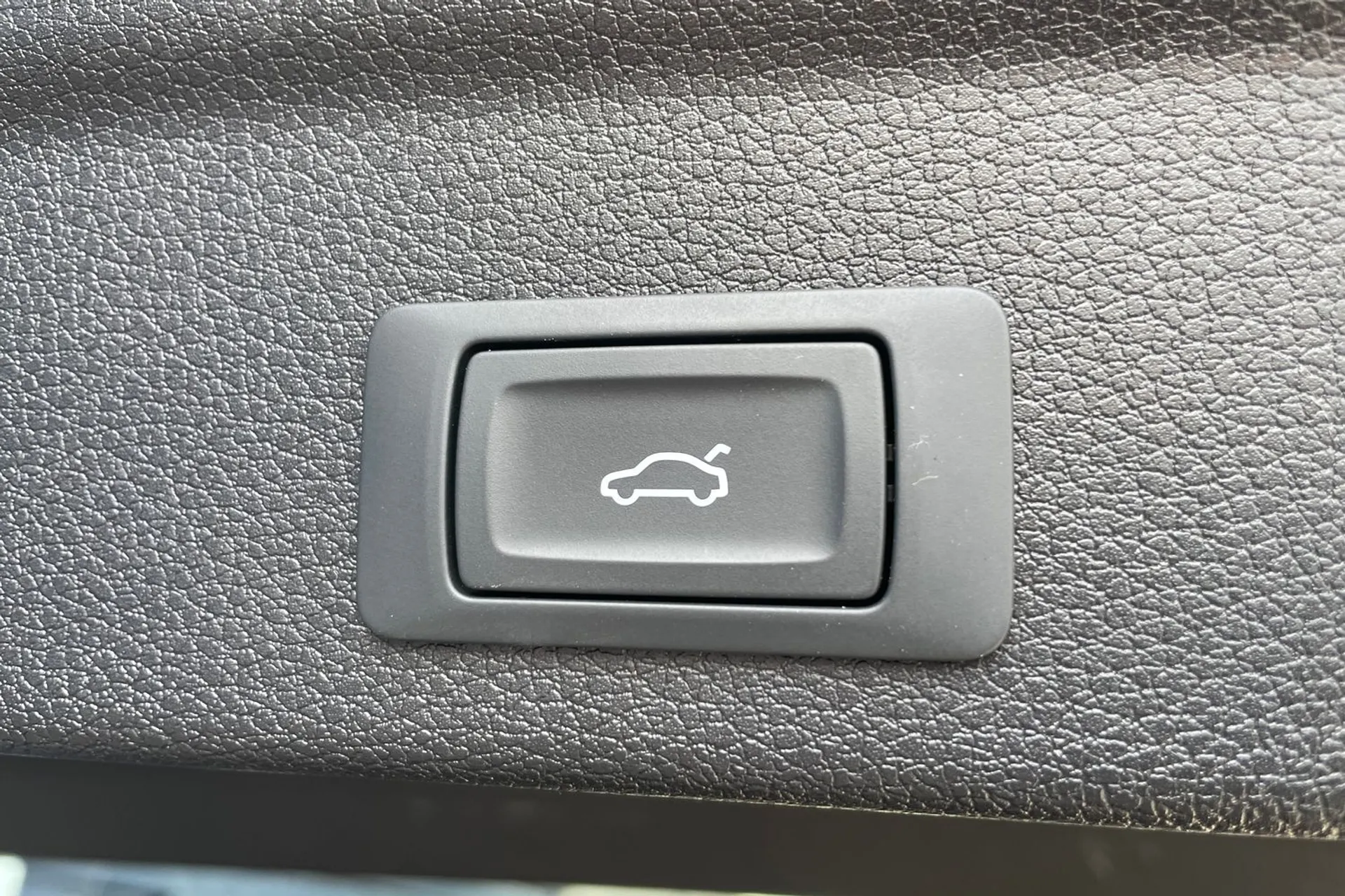 Audi Q3 thumbnail image number 18