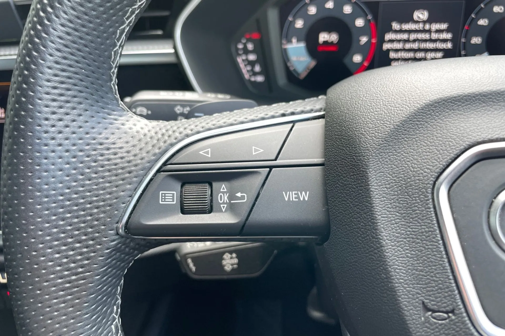 Audi Q3 thumbnail image number 43