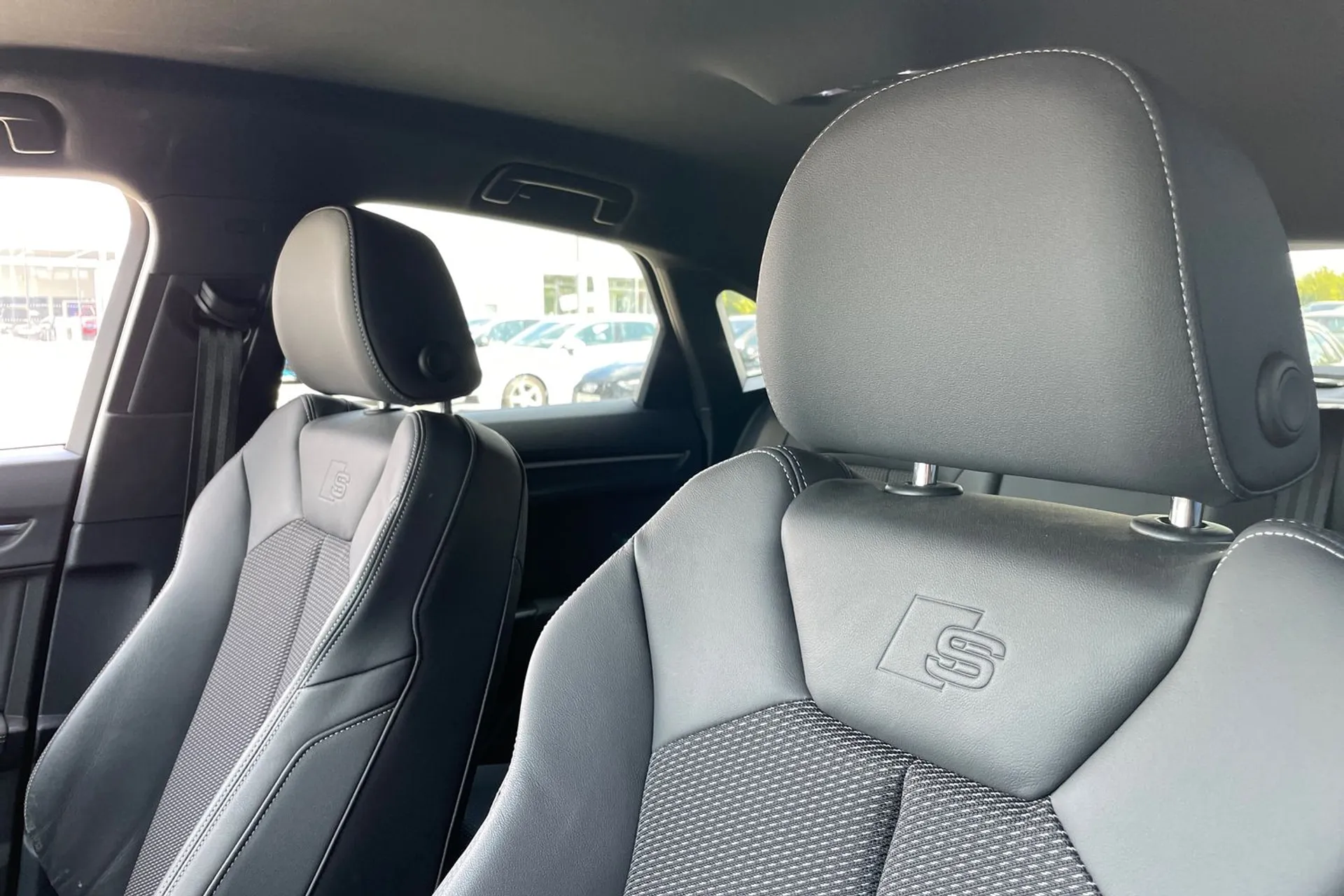 Audi Q3 thumbnail image number 16