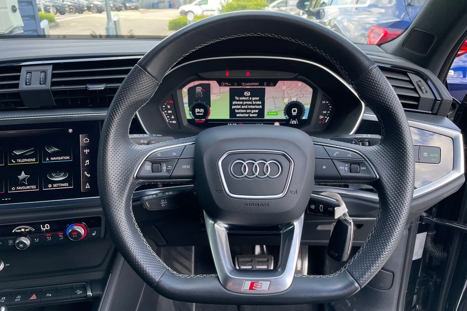 Audi Q3 thumbnail image number 39
