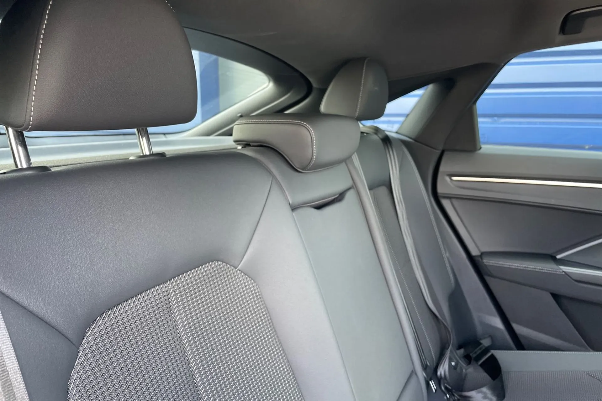 Audi Q3 thumbnail image number 20