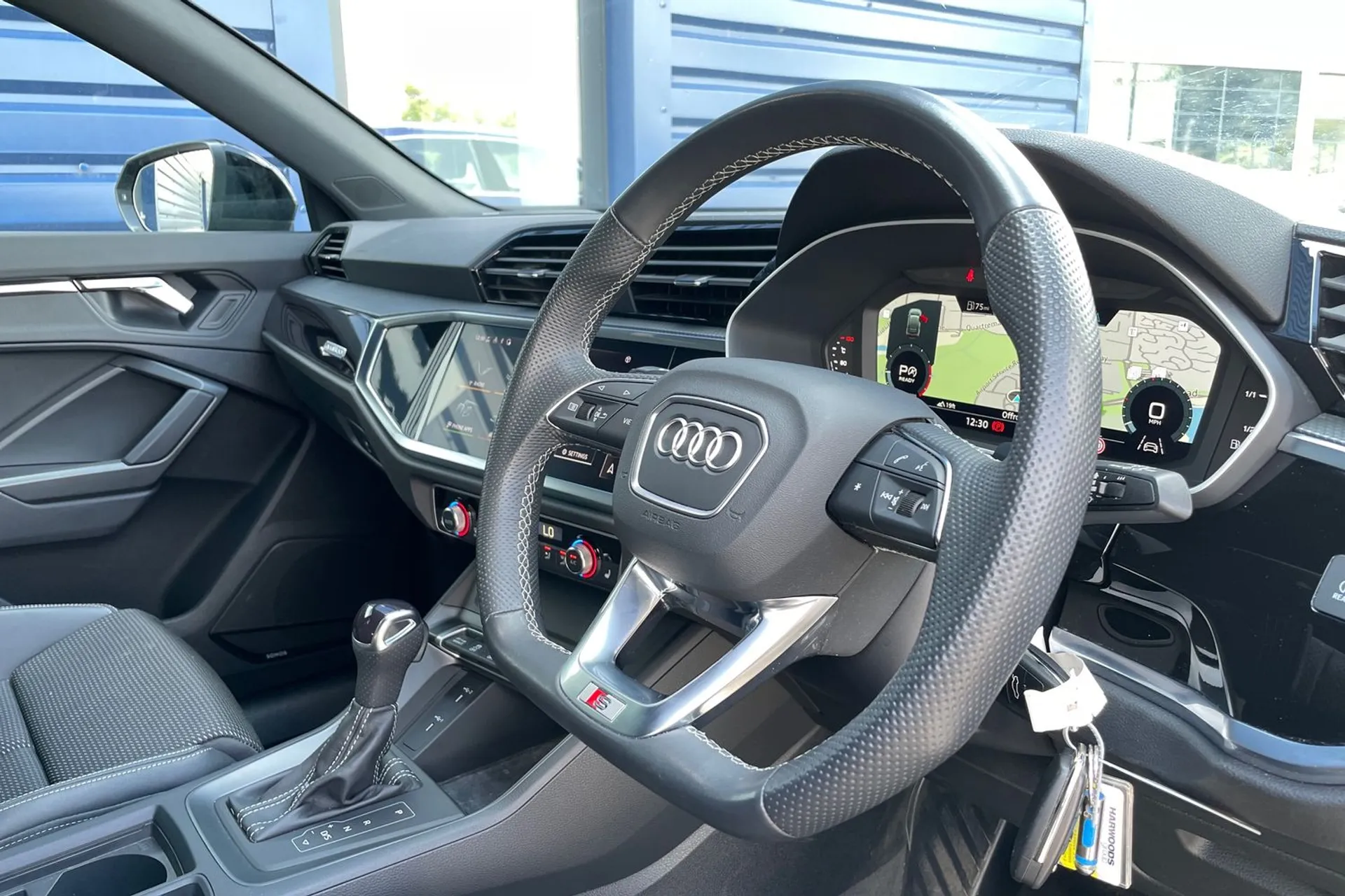 Audi Q3 thumbnail image number 26