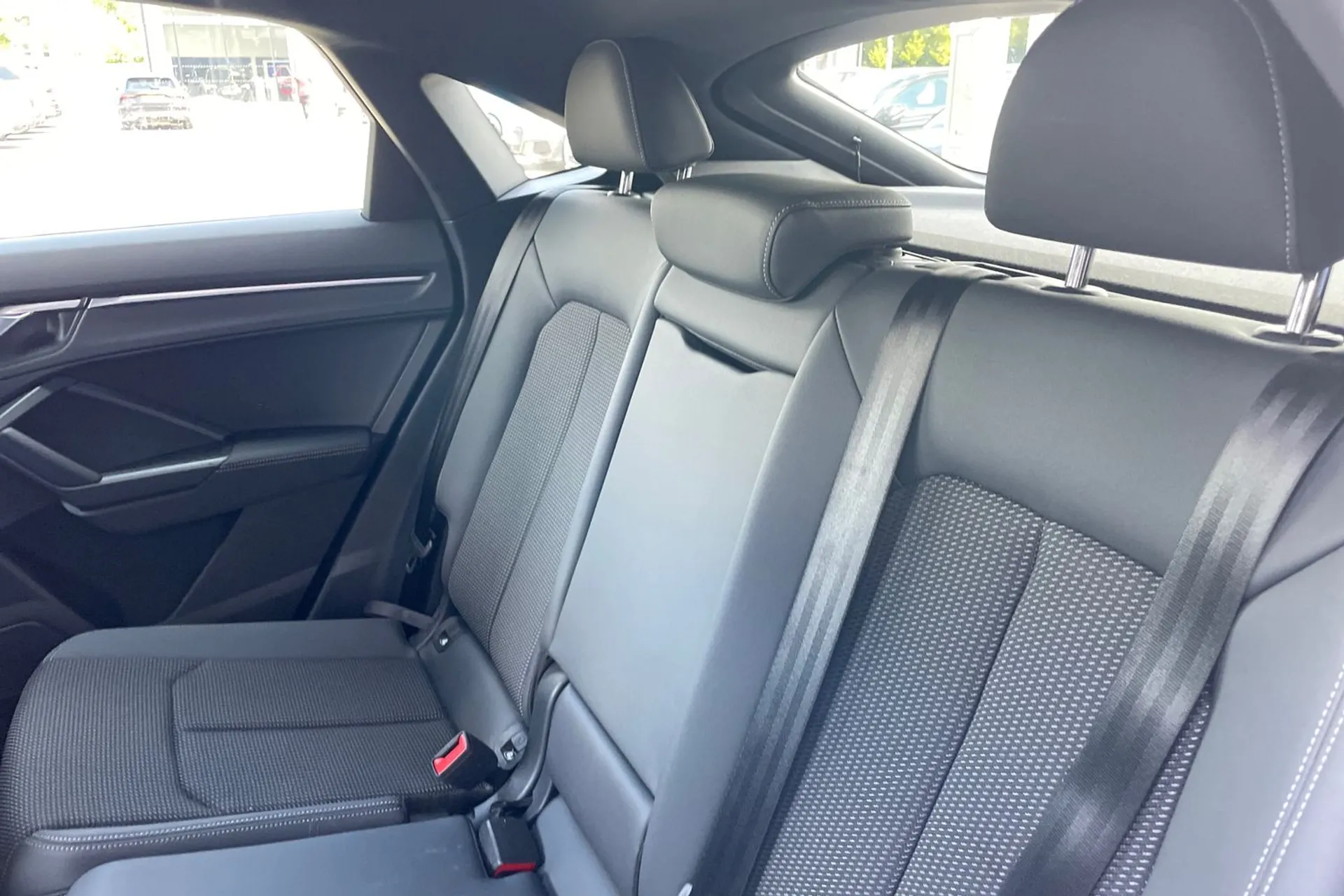Audi Q3 thumbnail image number 31