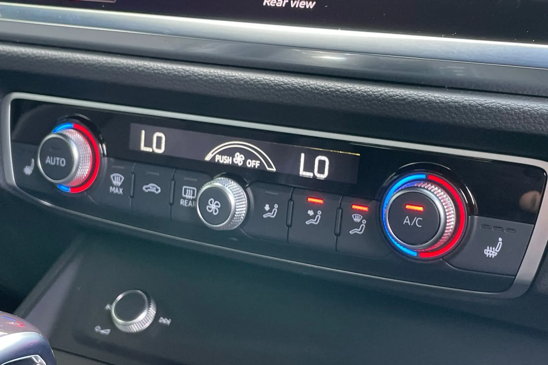Audi Q3 thumbnail image number 21