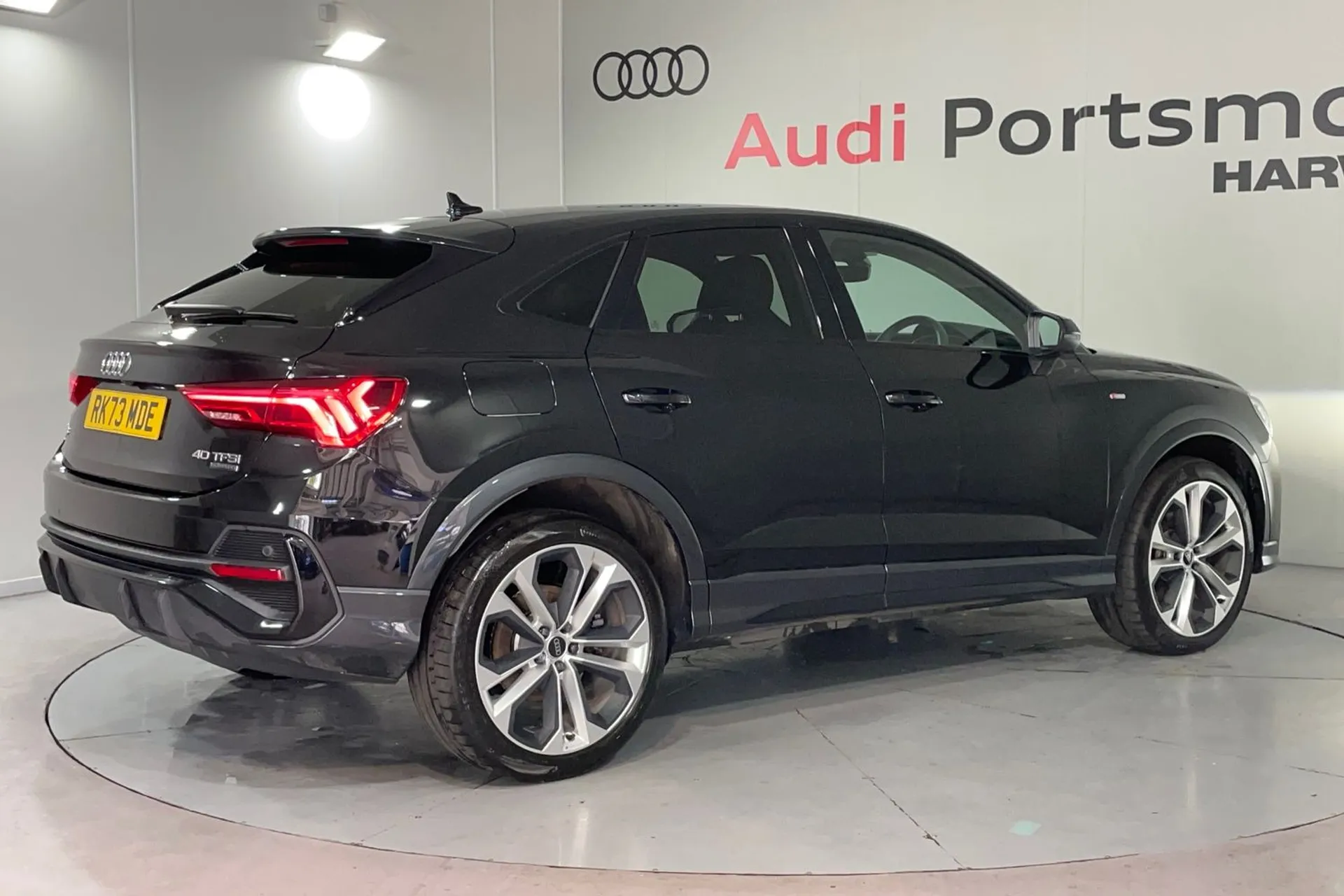 Audi Q3 thumbnail image number 10