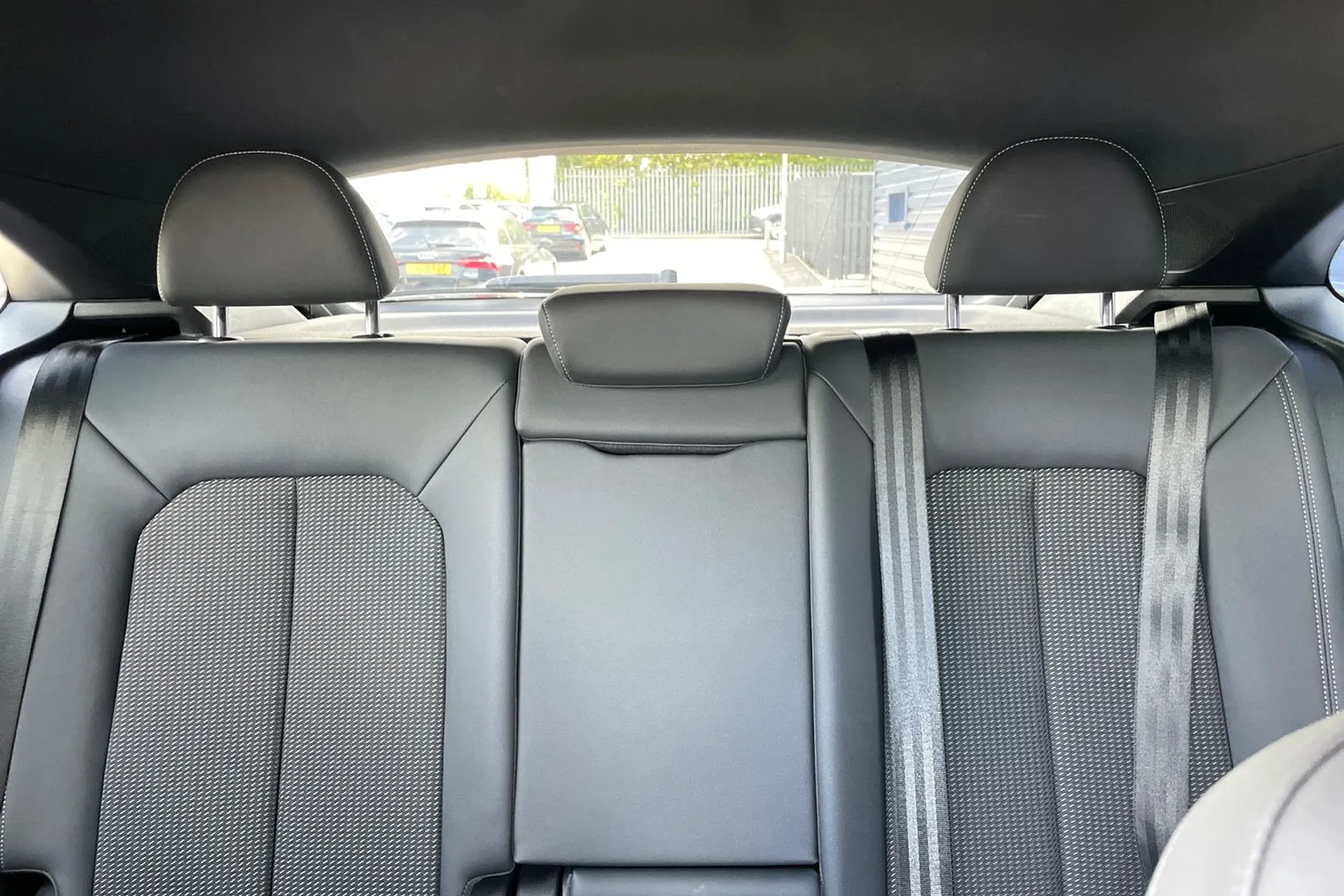 Audi Q3 thumbnail image number 33