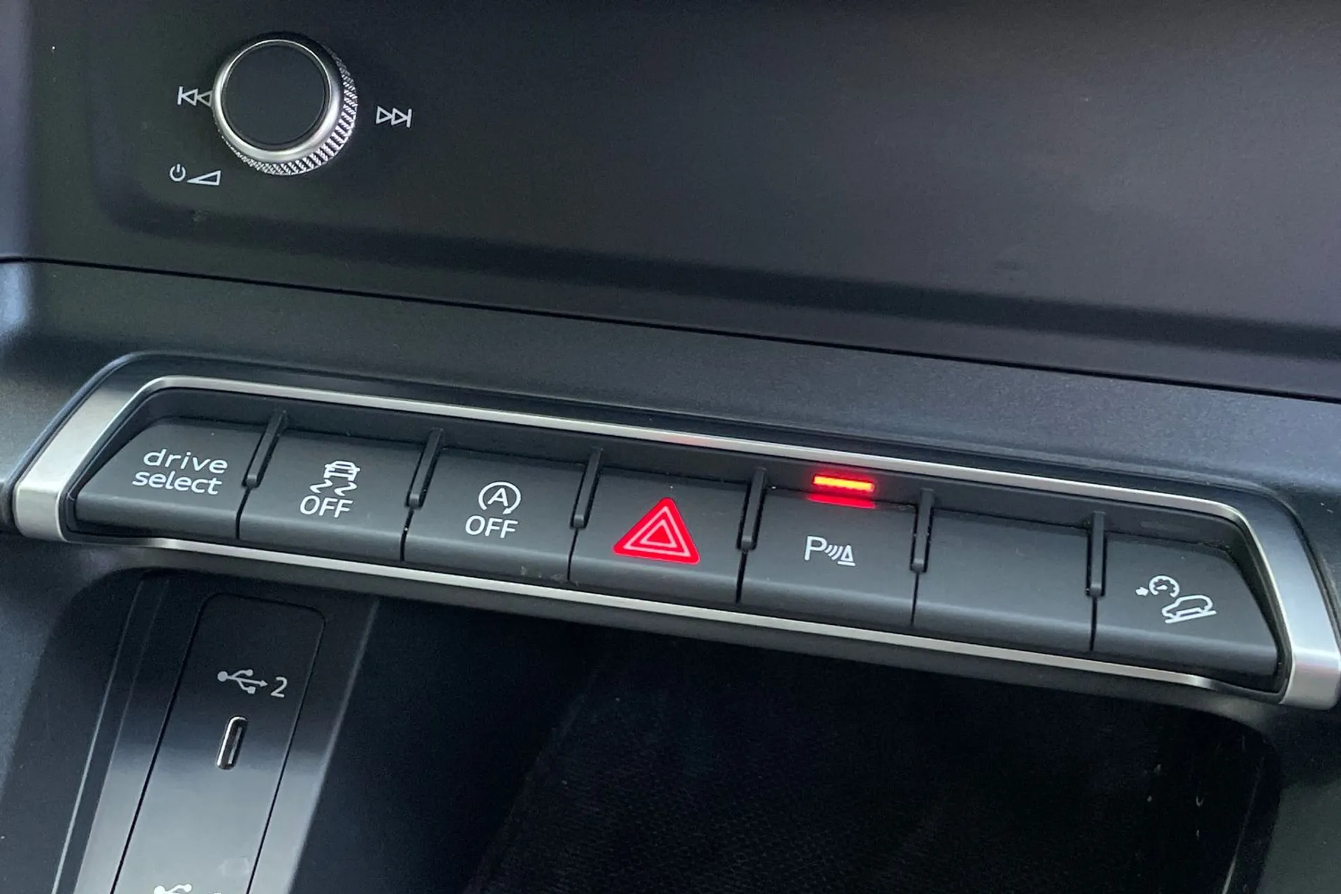Audi Q3 thumbnail image number 32