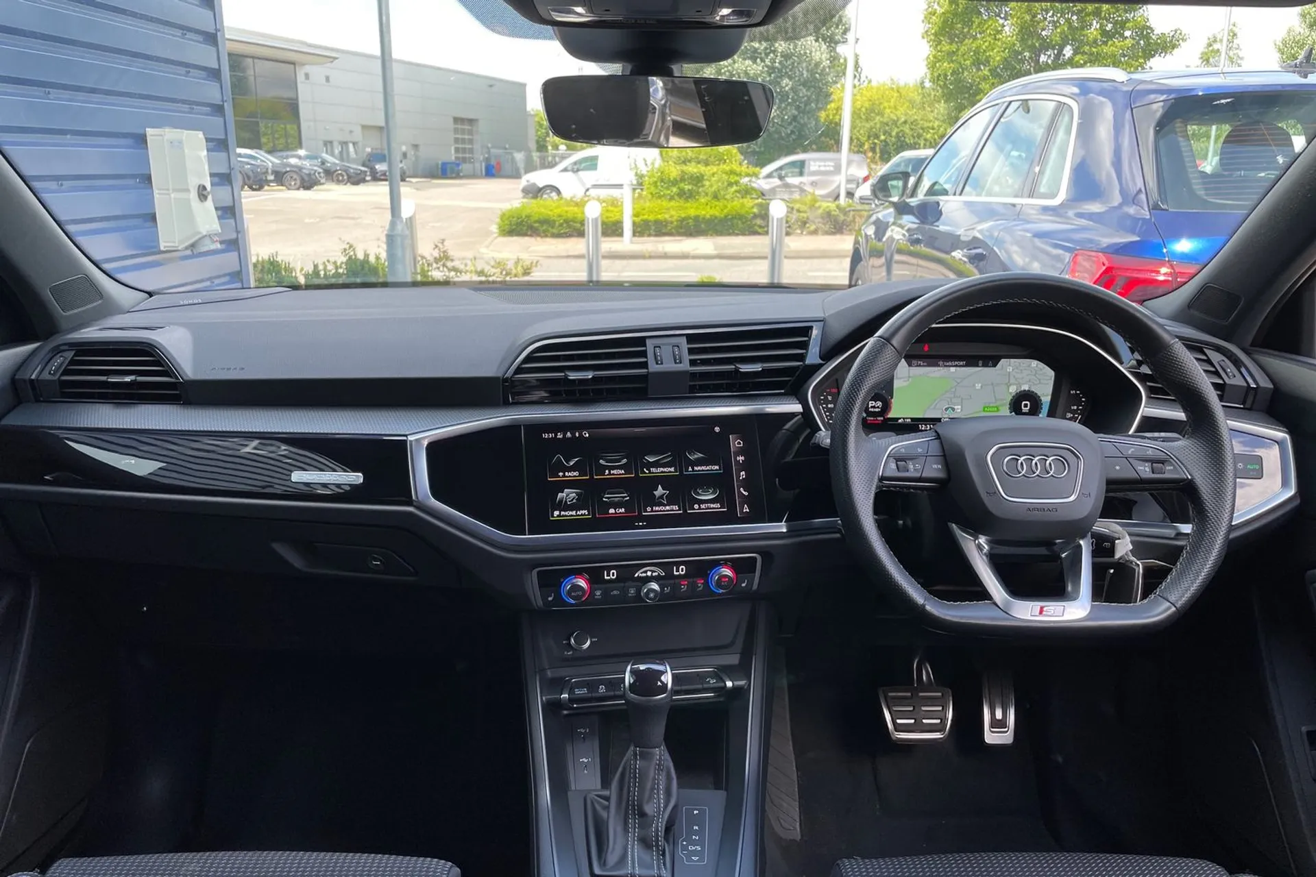 Audi Q3 thumbnail image number 3