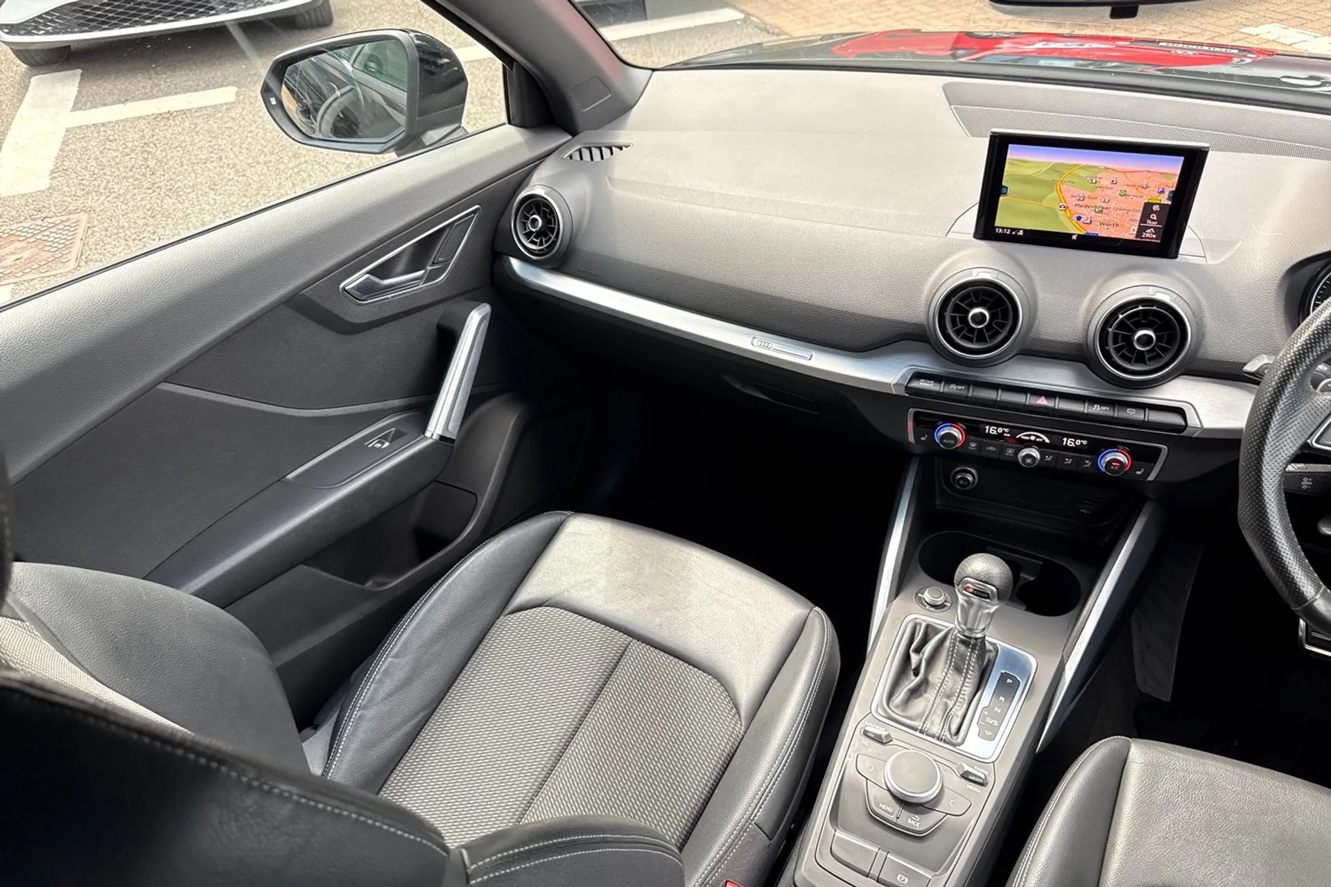Audi Q2 thumbnail image number 32