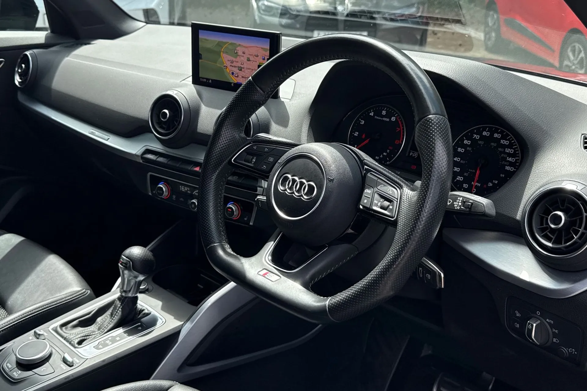 Audi Q2 thumbnail image number 25
