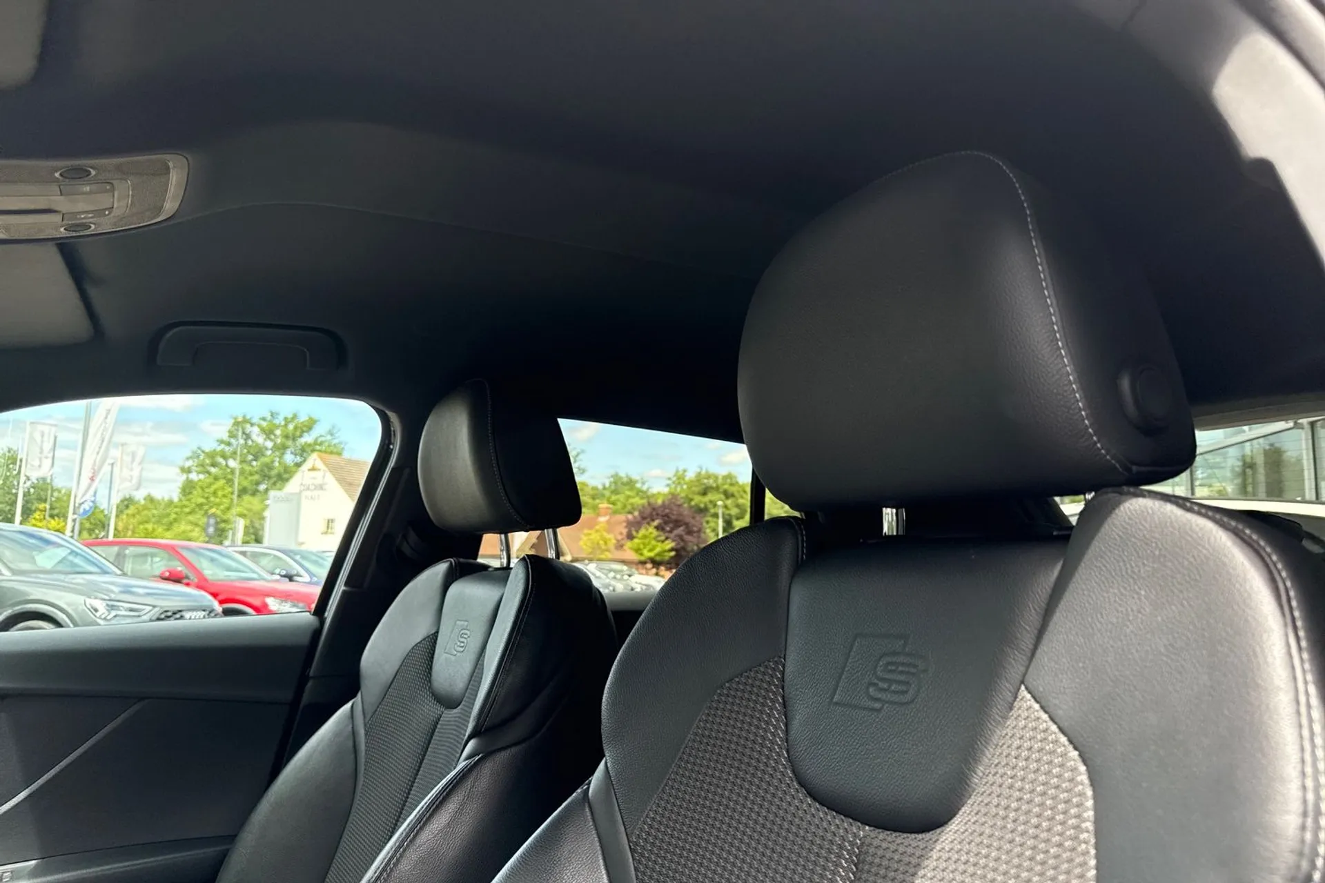 Audi Q2 thumbnail image number 28