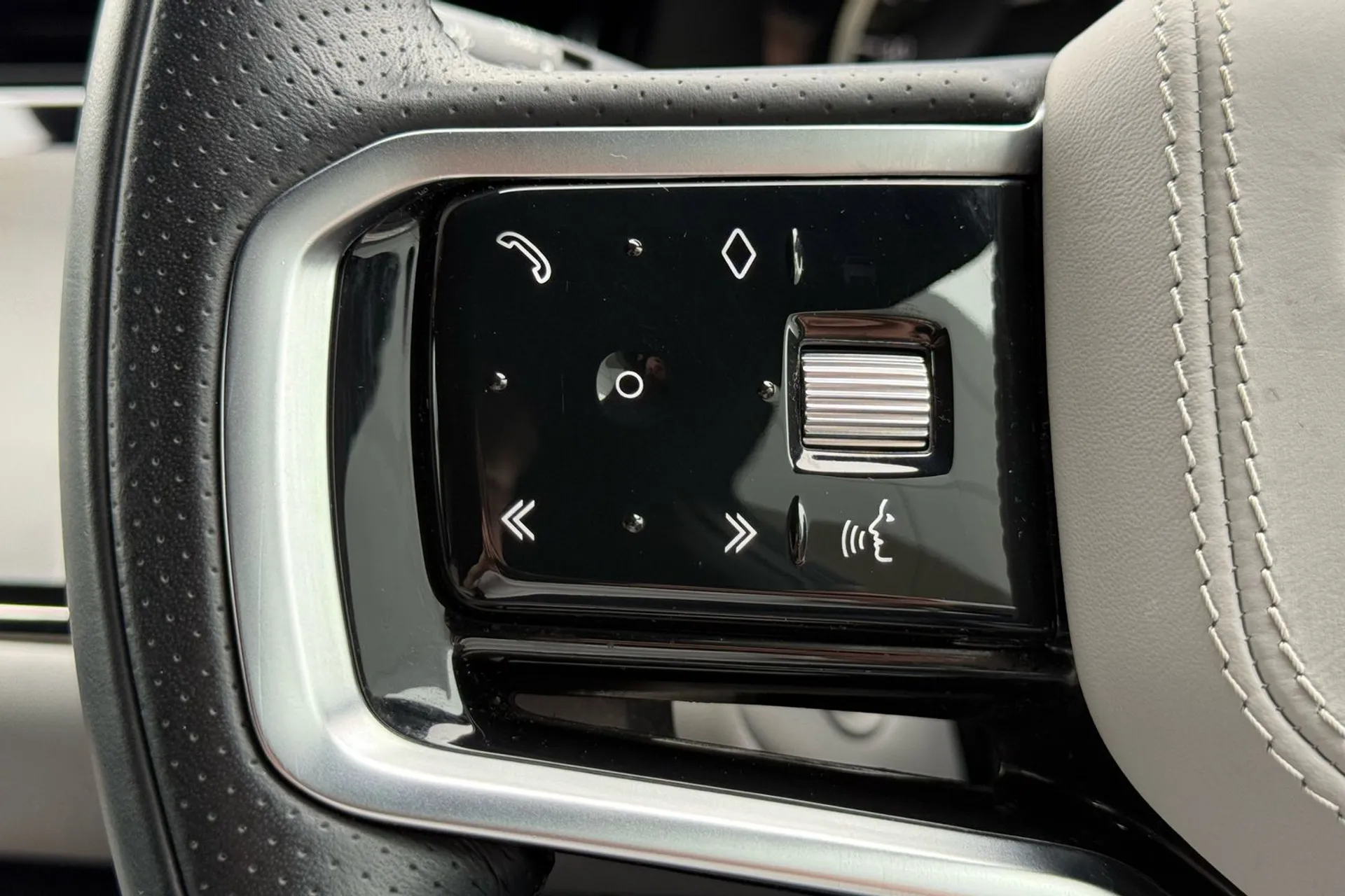 LAND ROVER RANGE ROVER EVOQUE thumbnail image number 24