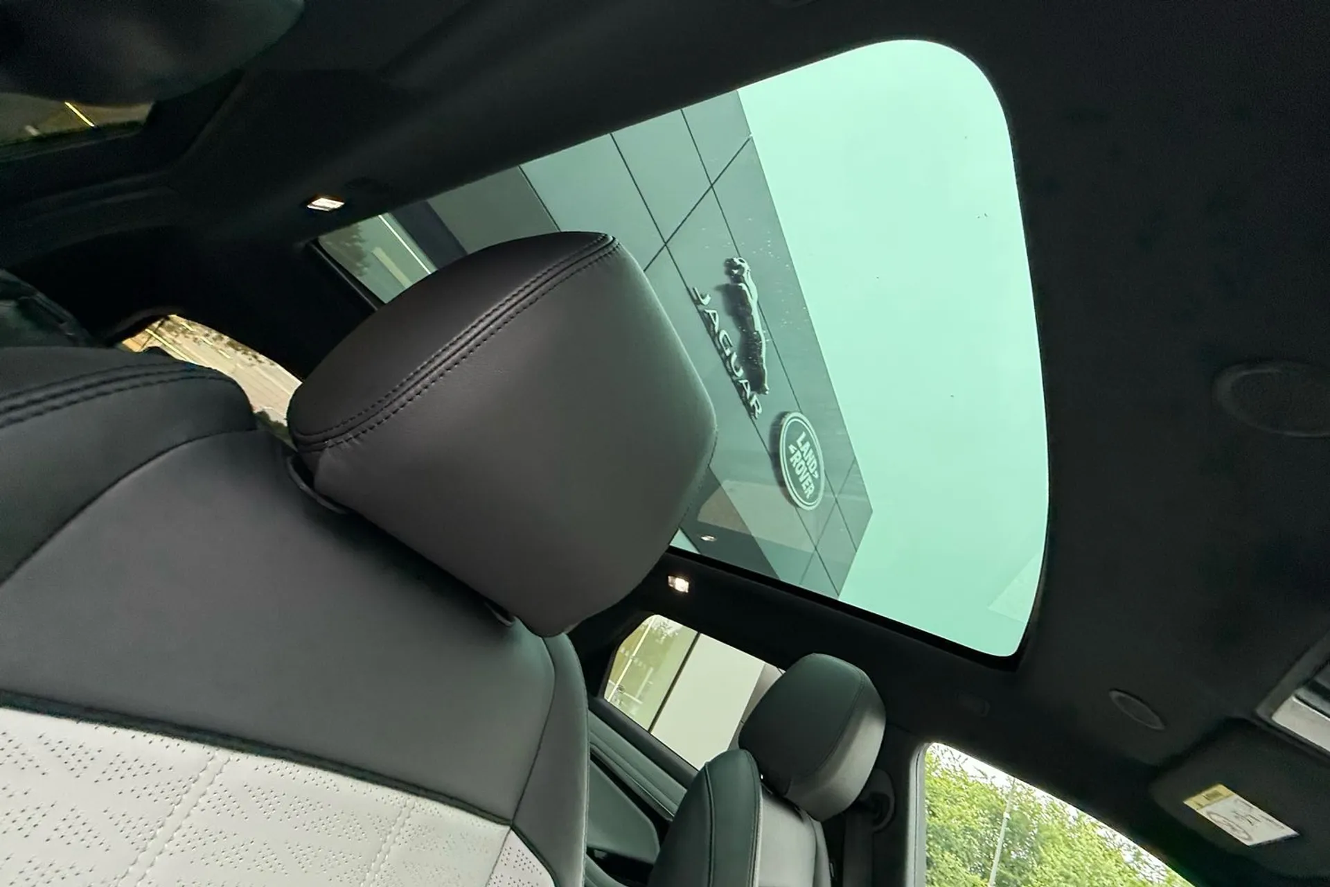 LAND ROVER RANGE ROVER EVOQUE thumbnail image number 34