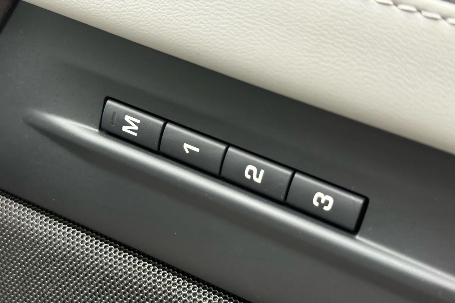 LAND ROVER RANGE ROVER EVOQUE thumbnail image number 53