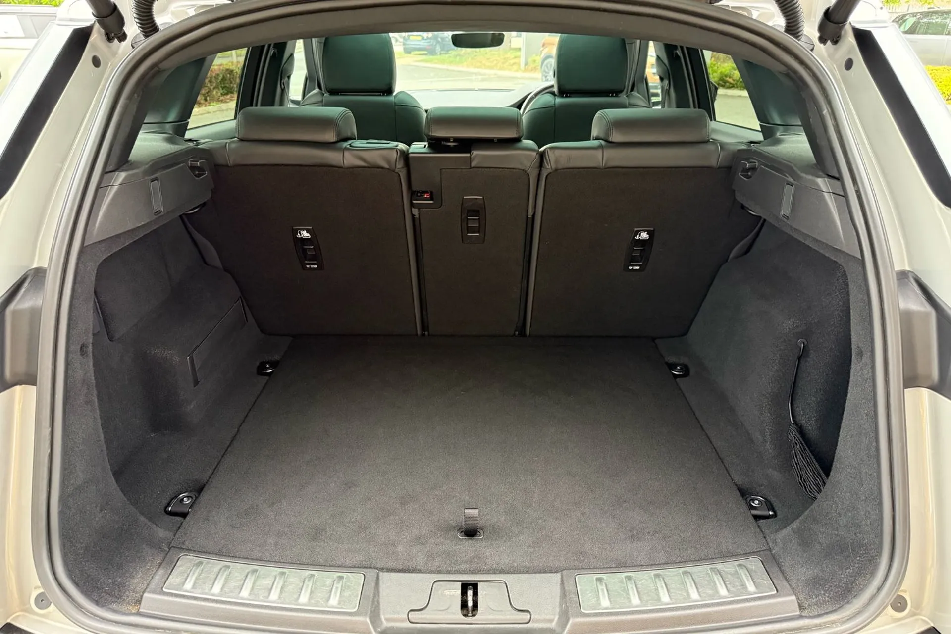 LAND ROVER RANGE ROVER EVOQUE thumbnail image number 40