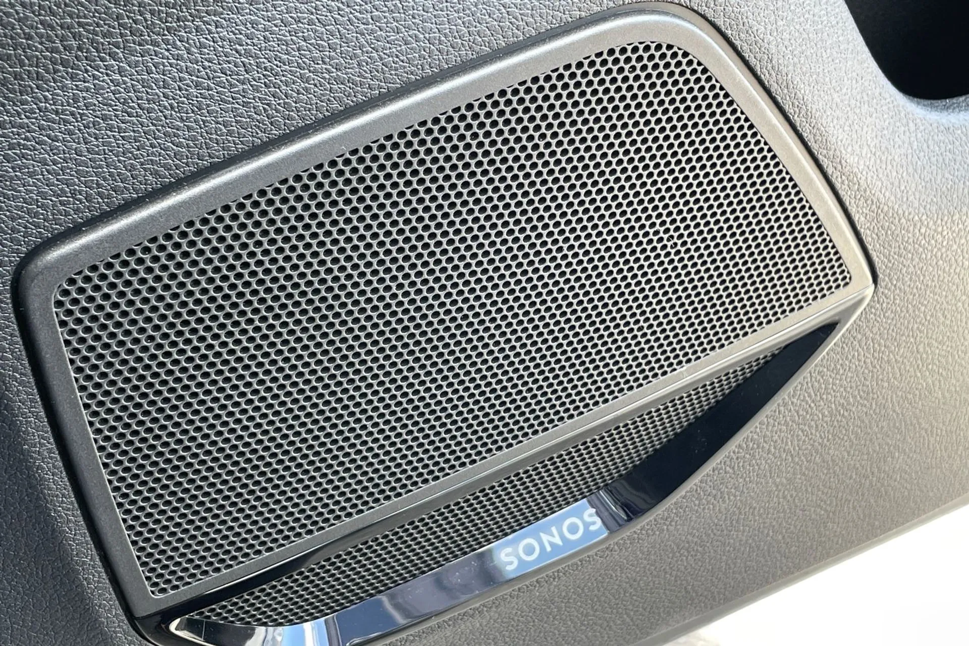 Audi Q3 thumbnail image number 38