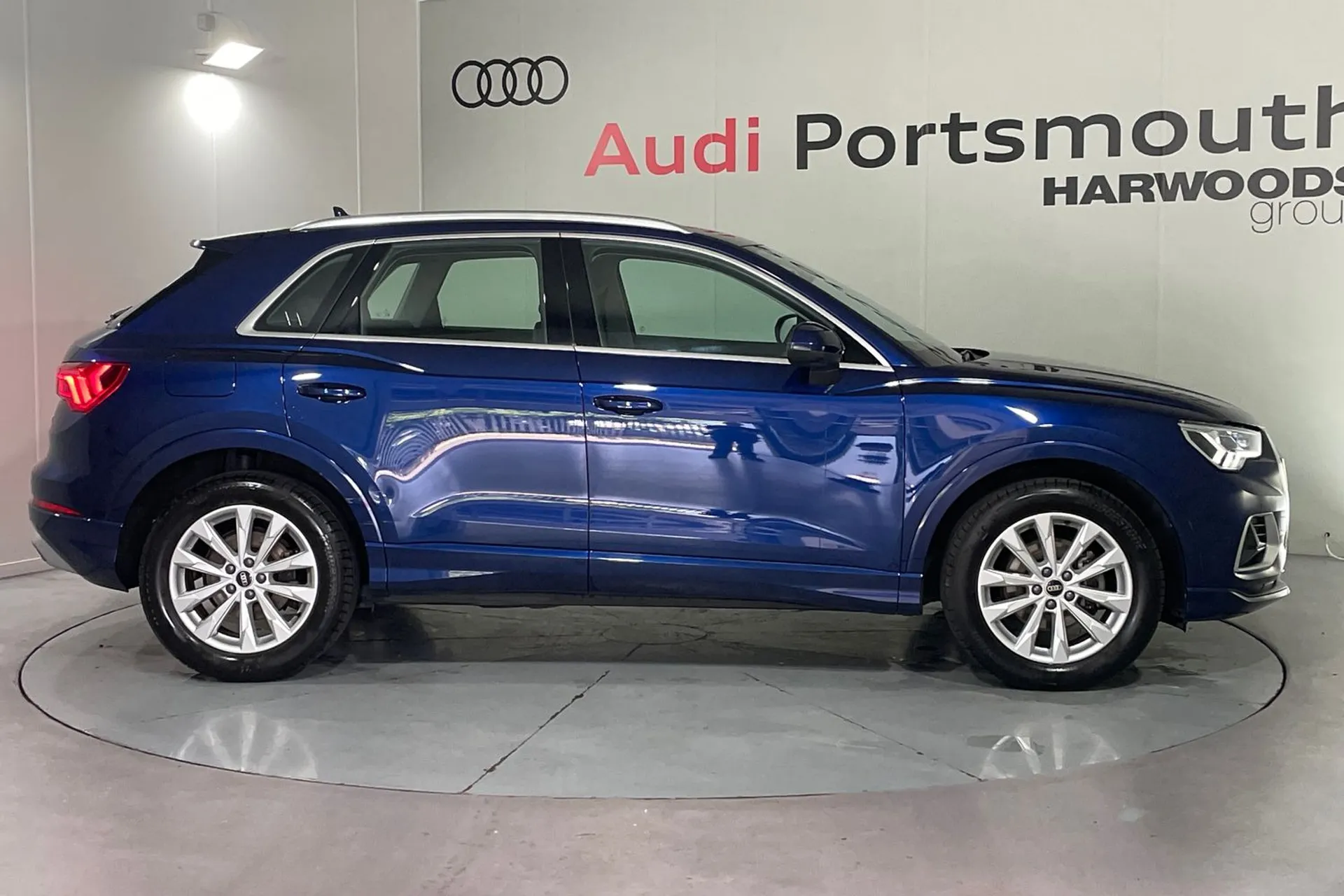 Audi Q3 thumbnail image number 2