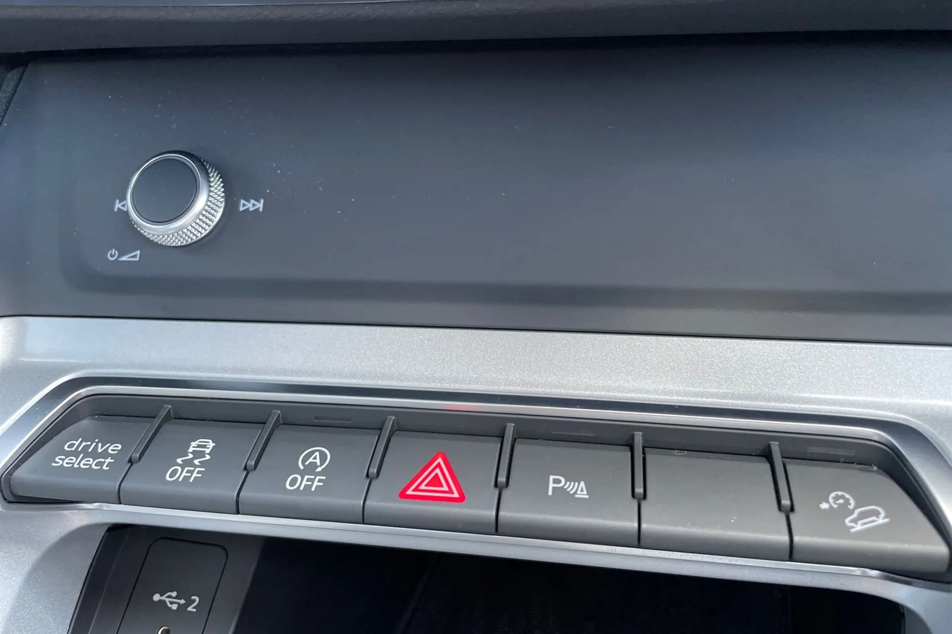 Audi Q3 thumbnail image number 44