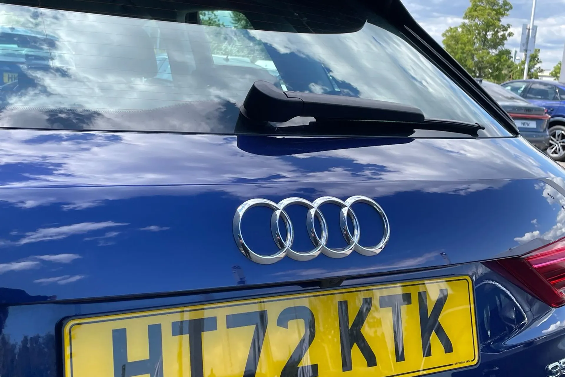 Audi Q3 thumbnail image number 16