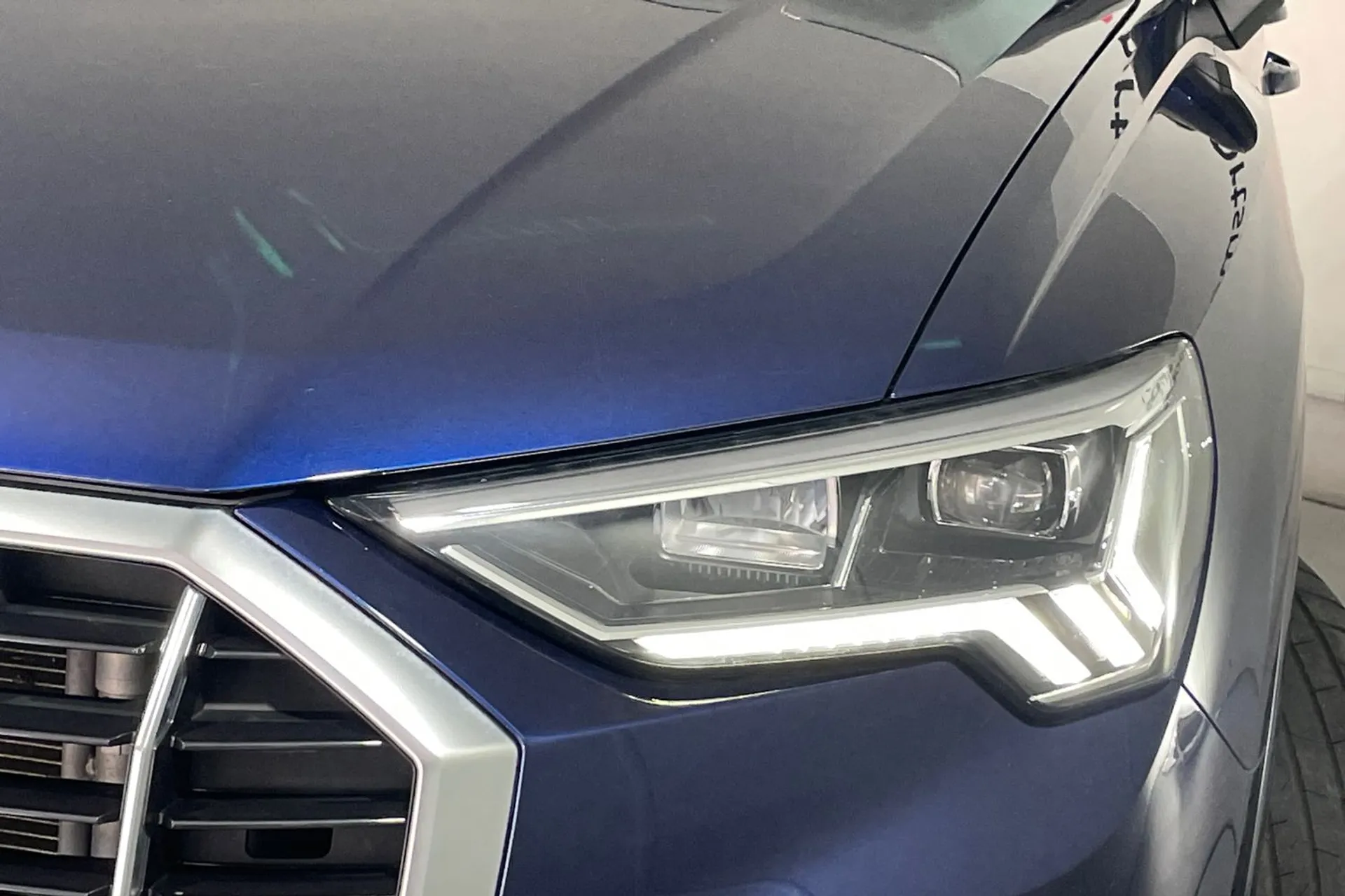 Audi Q3 thumbnail image number 17
