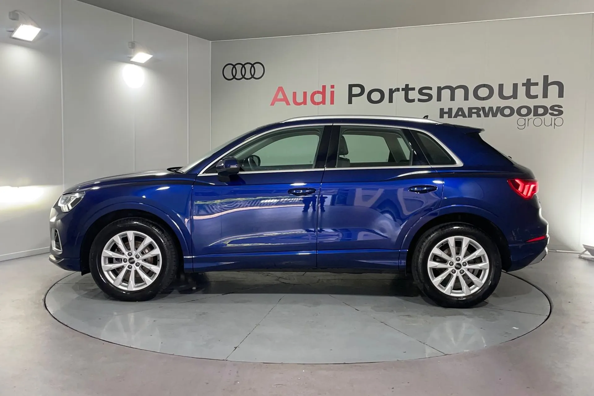 Audi Q3 thumbnail image number 11