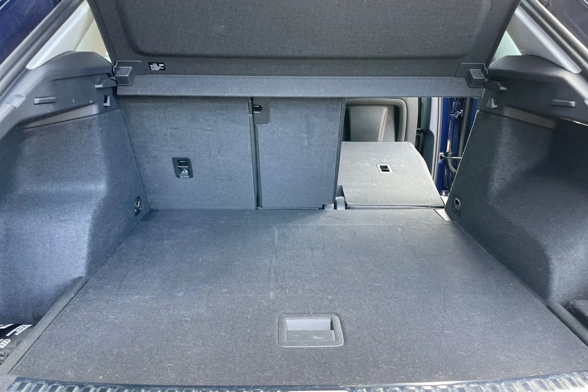 Audi Q3 thumbnail image number 20